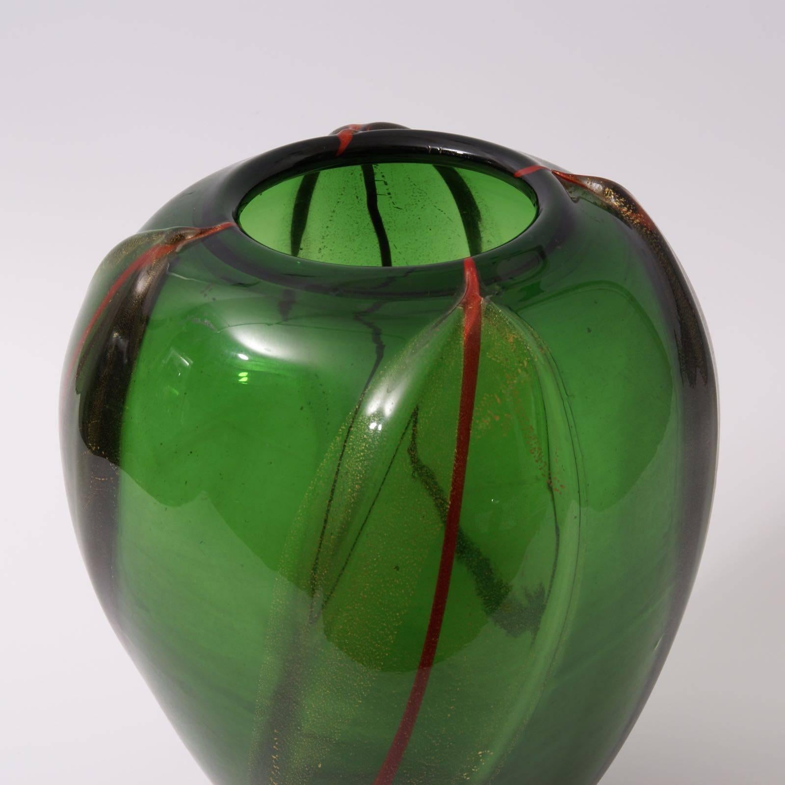Mid-20th Century Art Deco Murano Glass Vase by S.A.I.A.R. Ferro Toso For Sale