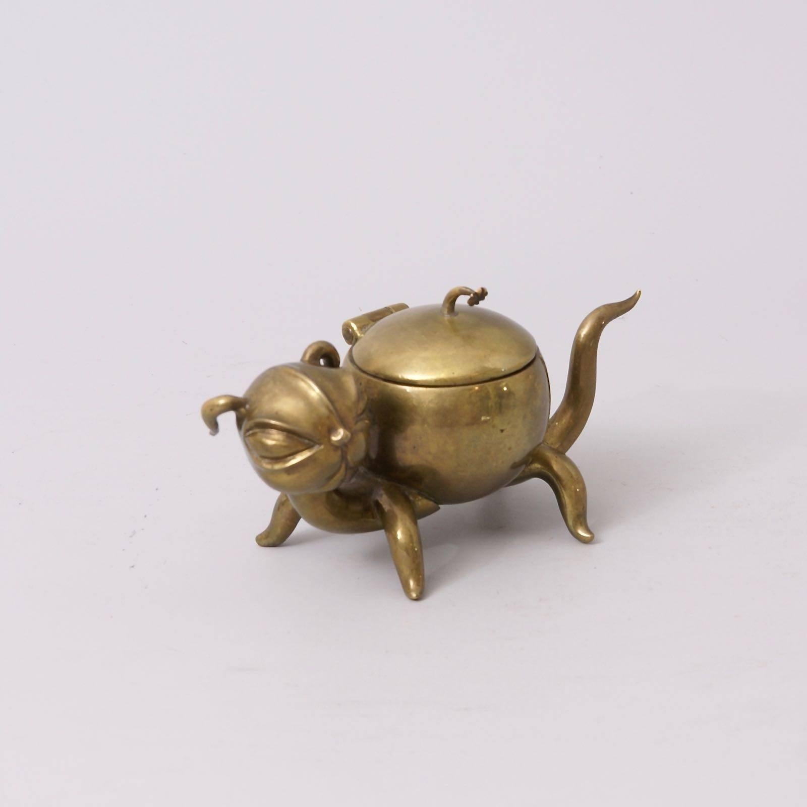 Humoristic cat shaped brass inkwell, with internal glass container, signed with the usual firm's stamp: 