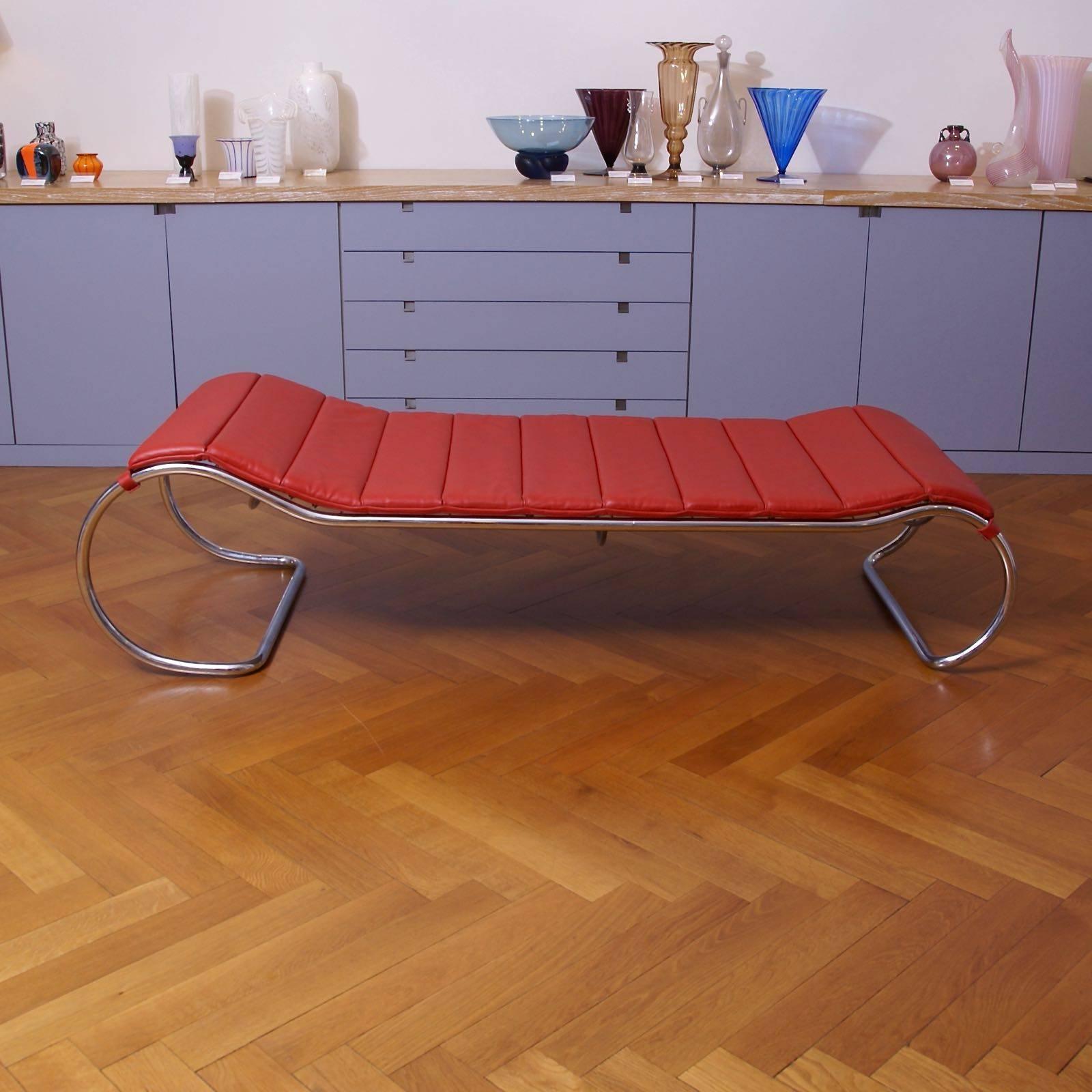 Spectacular chrome and leather LS 23 daybed made by Thonet, design Anton Lorenz 1931. Chrome in perfect condition, removable leather mattress renewed ten years ago.
Lit: 