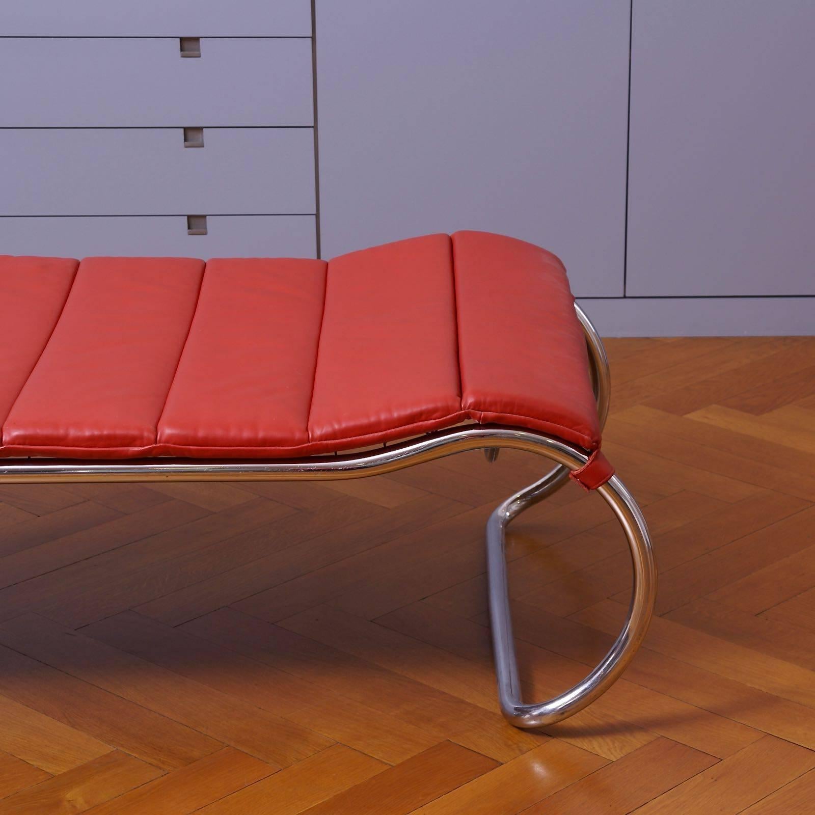 Rare Chrome and Leather Bauhaus Thonet LS 23 Daybed by Anton Lorenz In Good Condition For Sale In Geneva, CH