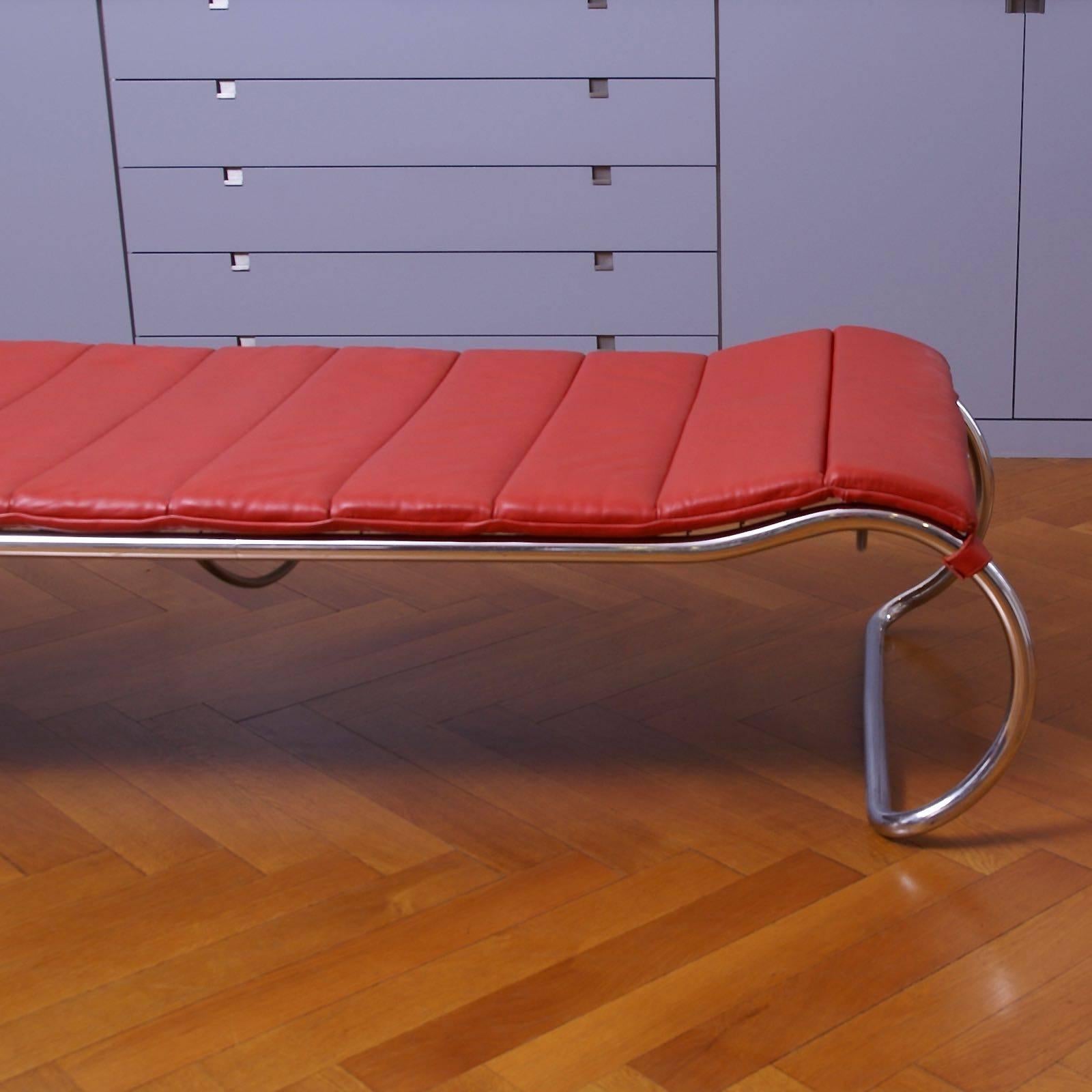 Rare Chrome and Leather Bauhaus Thonet LS 23 Daybed by Anton Lorenz For Sale 3