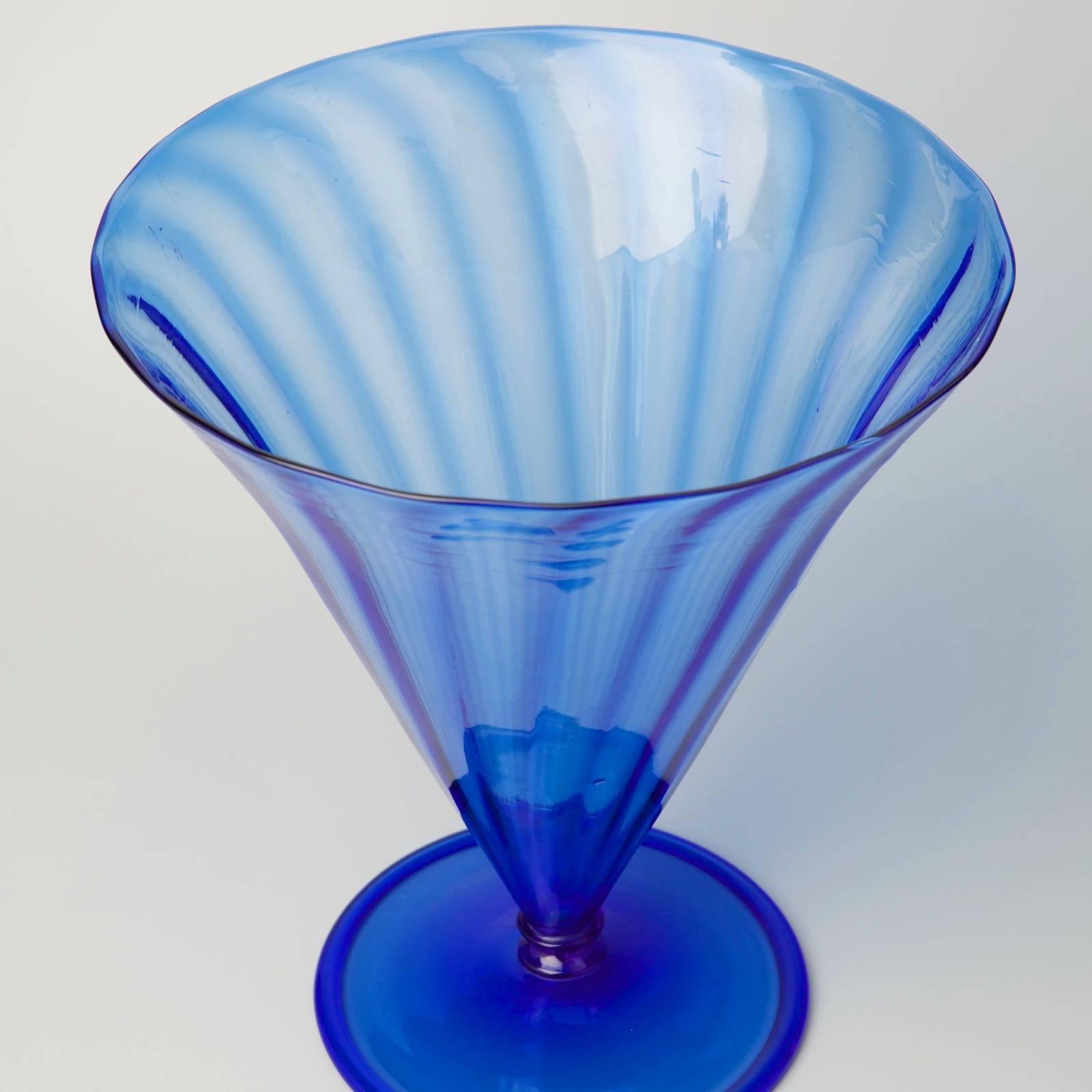 Large blue clear soffiati glass vase designed by Napoleone Martinuzzi for Vetri Soffiati Muranesi Venini Cappellin & Co (Murano) in 1927, model n° 3145 illustrated in 