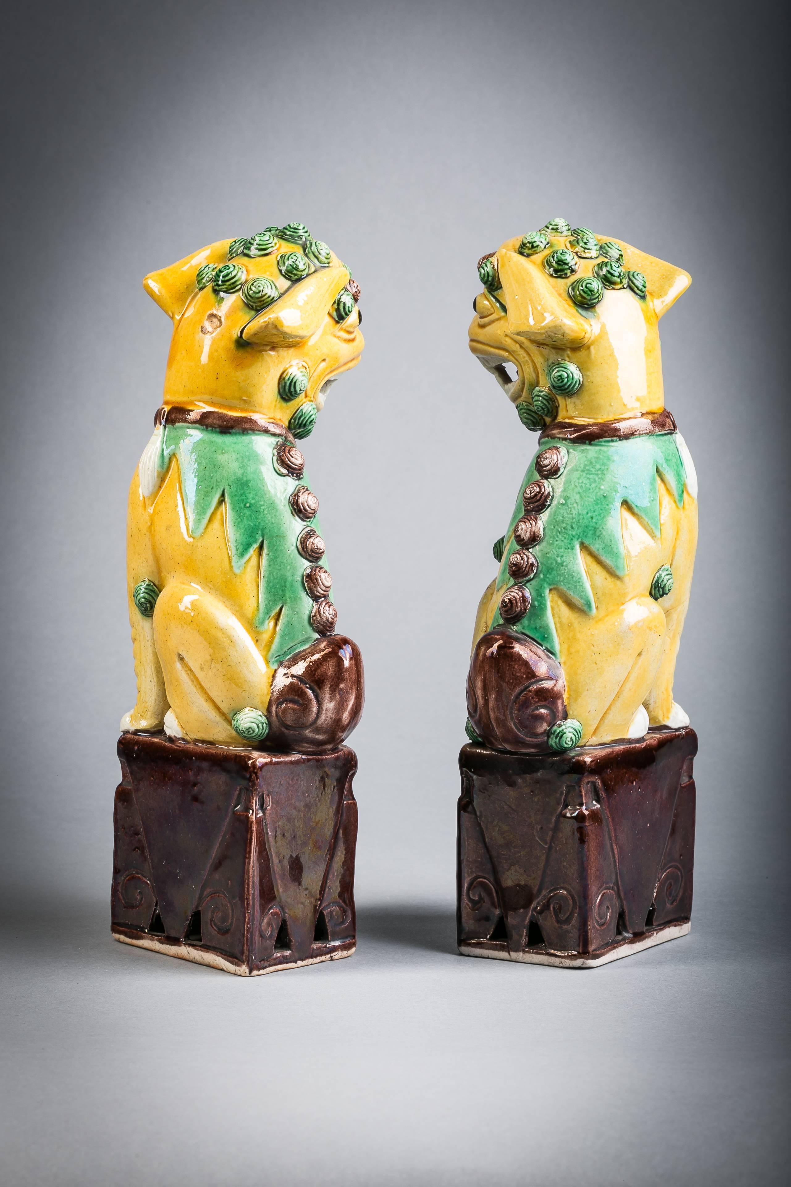 Pair of Chinese Porcelain Foo Dogs, circa 1890 1