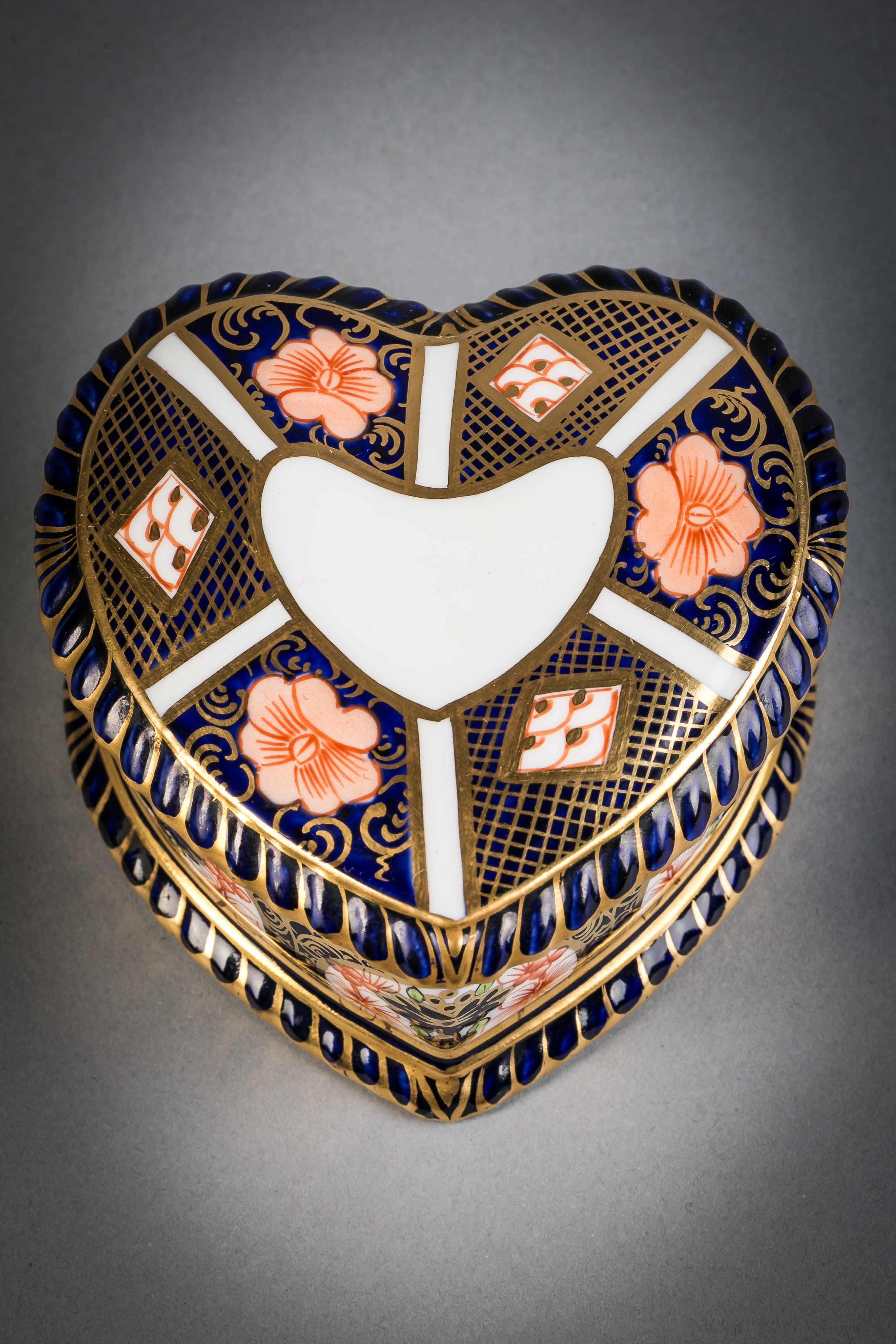 Royal Crown Derby Heart-Shaped Box, circa 1910 In Excellent Condition In New York, NY