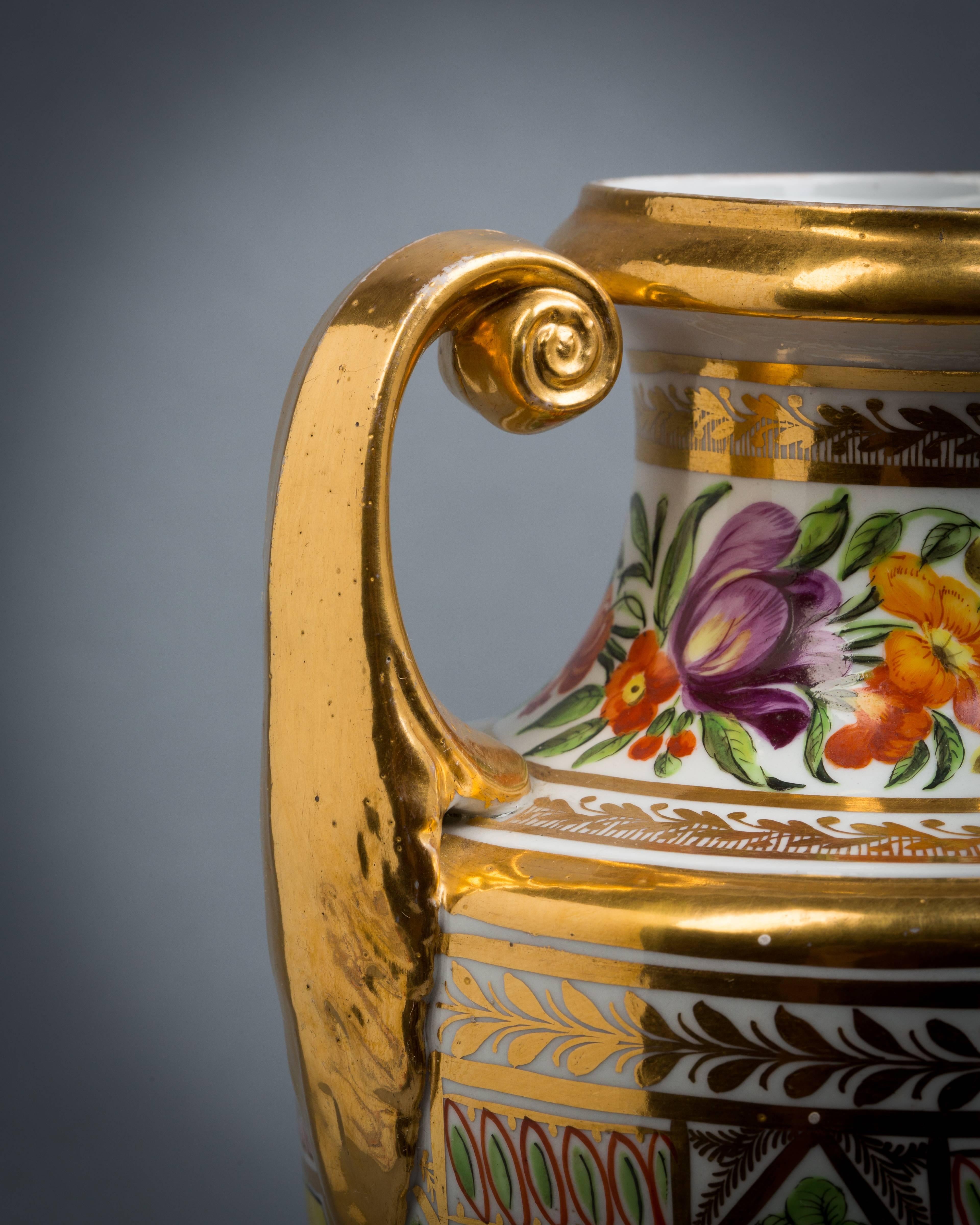 English Porcelain Yellow-Ground Urn, Coalport, circa 1820 In Good Condition For Sale In New York, NY