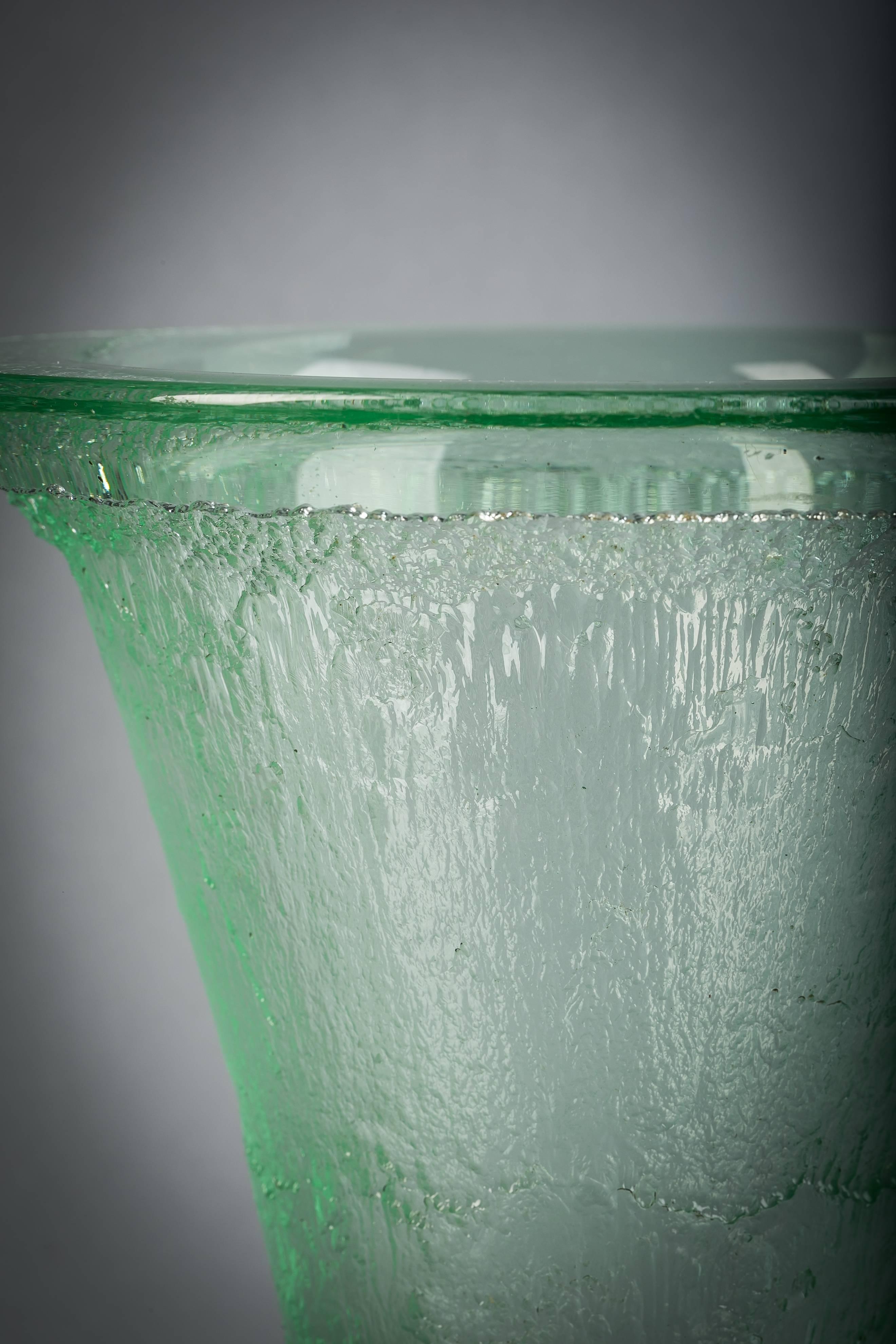 Vase Daum Nancy vert gravé à l'acide, vers 1925.