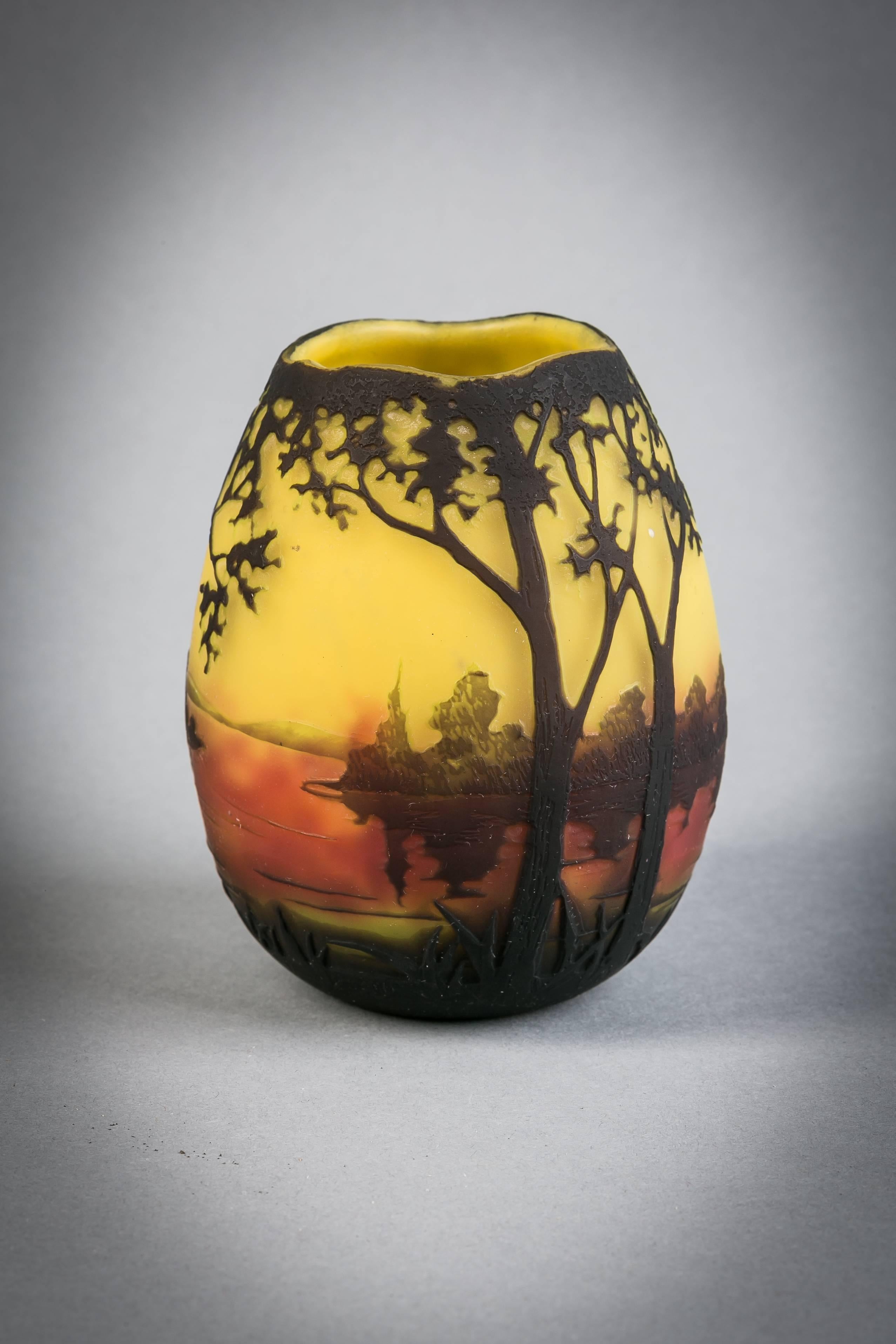 Landscape vase. Signed Daum Nacy with the Cross of Lorraine.