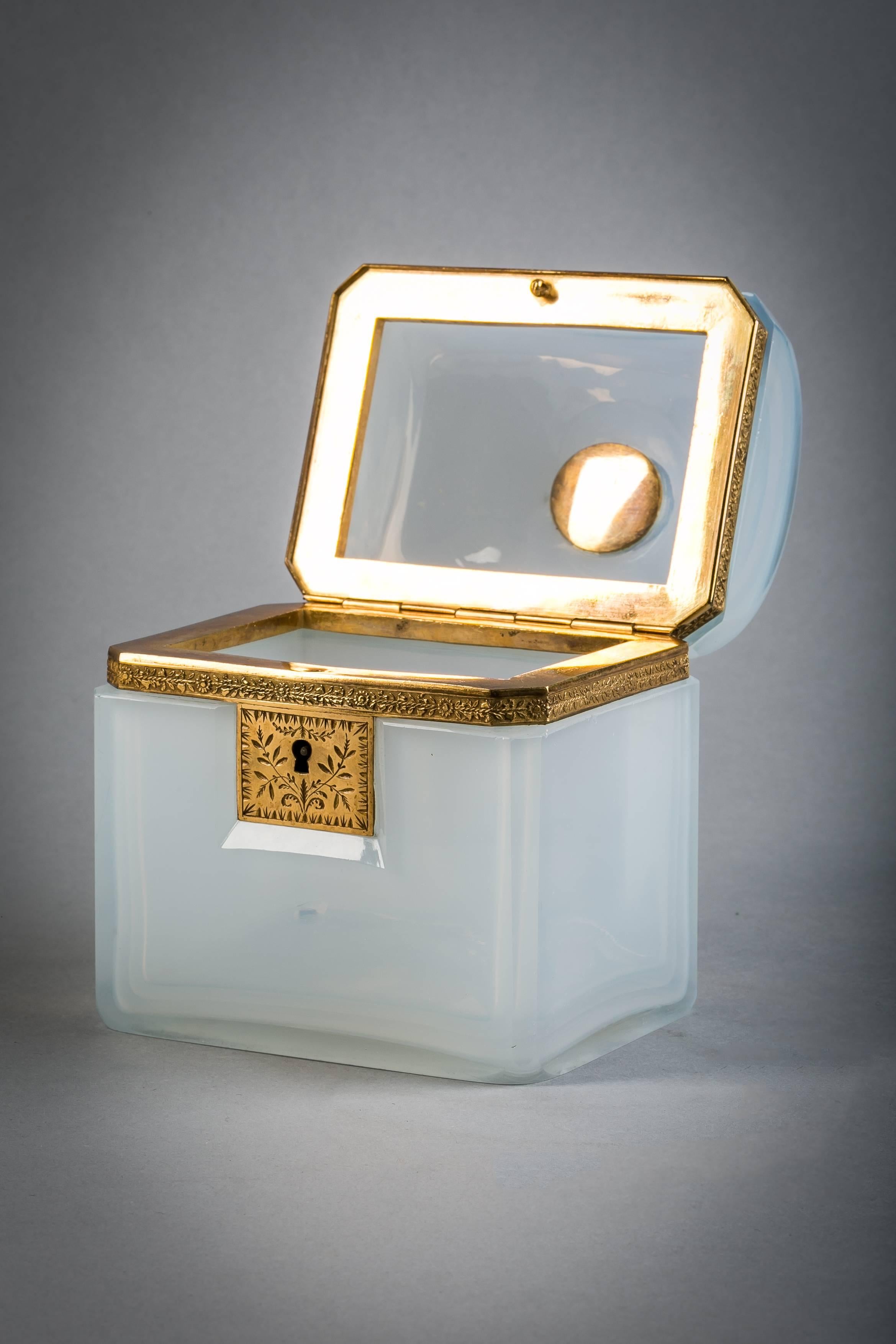 French opaline box surmounted by cinoiserie Sulphide of a Buddha, circa 1850.