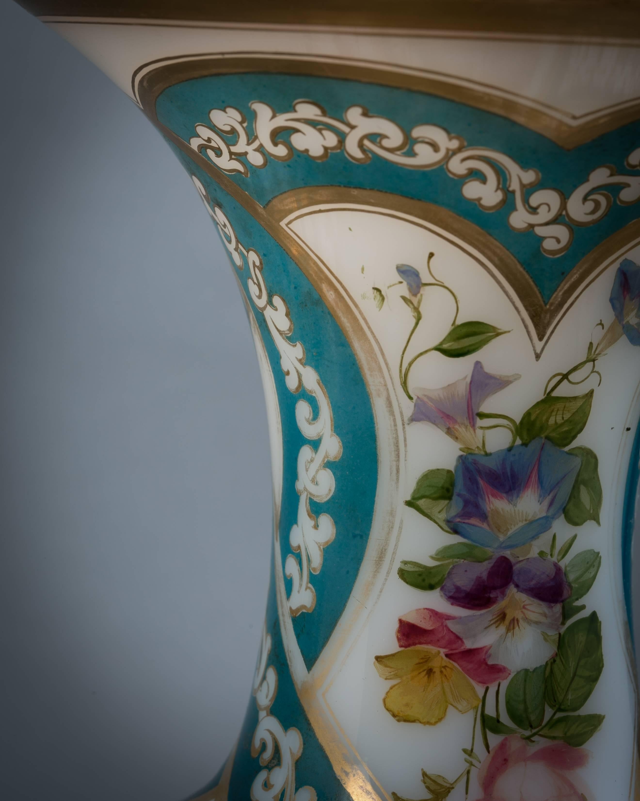 Pair of French Opaline Vases, Baccarat, circa 1840 In Good Condition For Sale In New York, NY