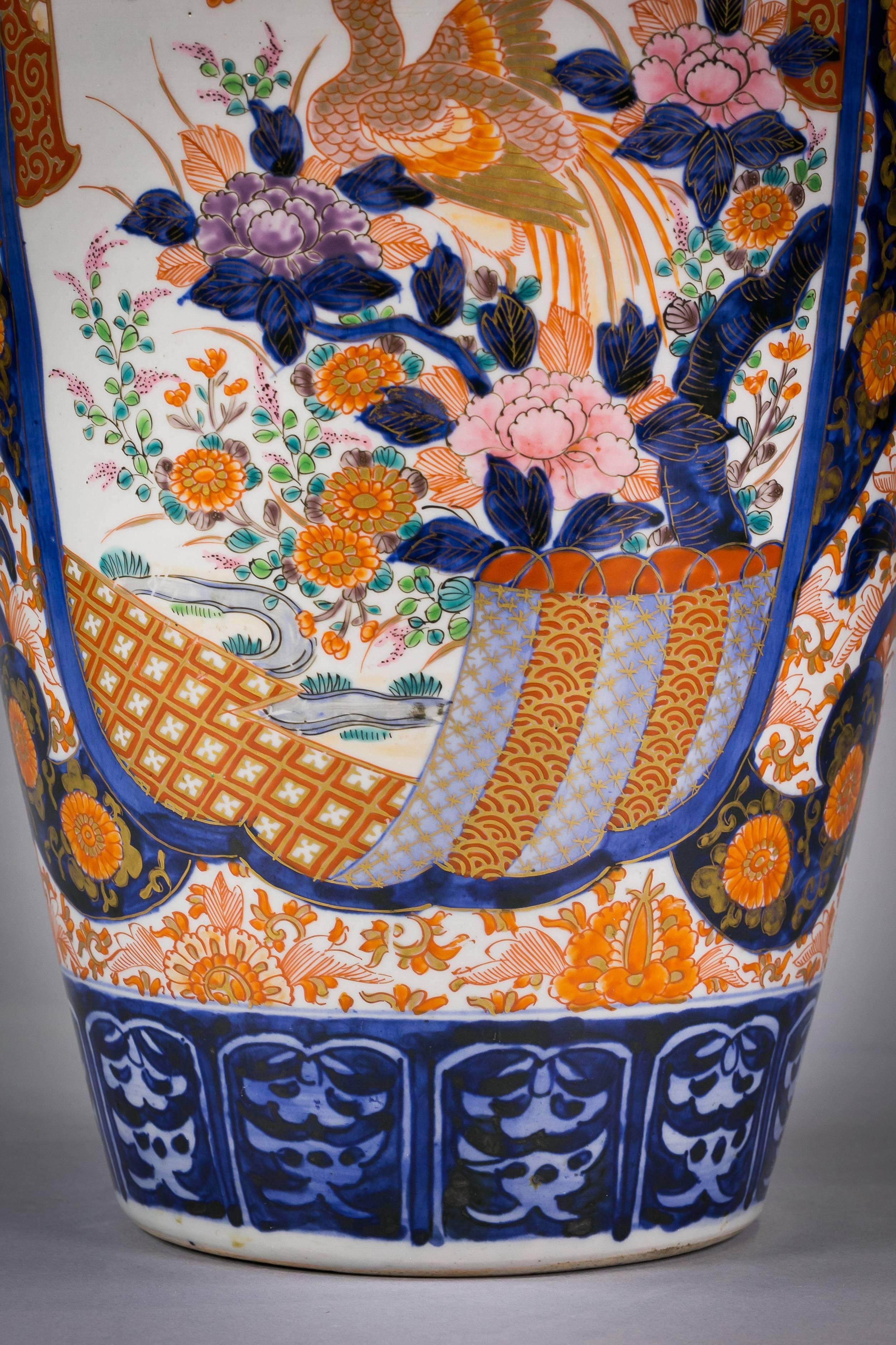 Large Japanese Imari Vase, circa 1880 In Good Condition In New York, NY