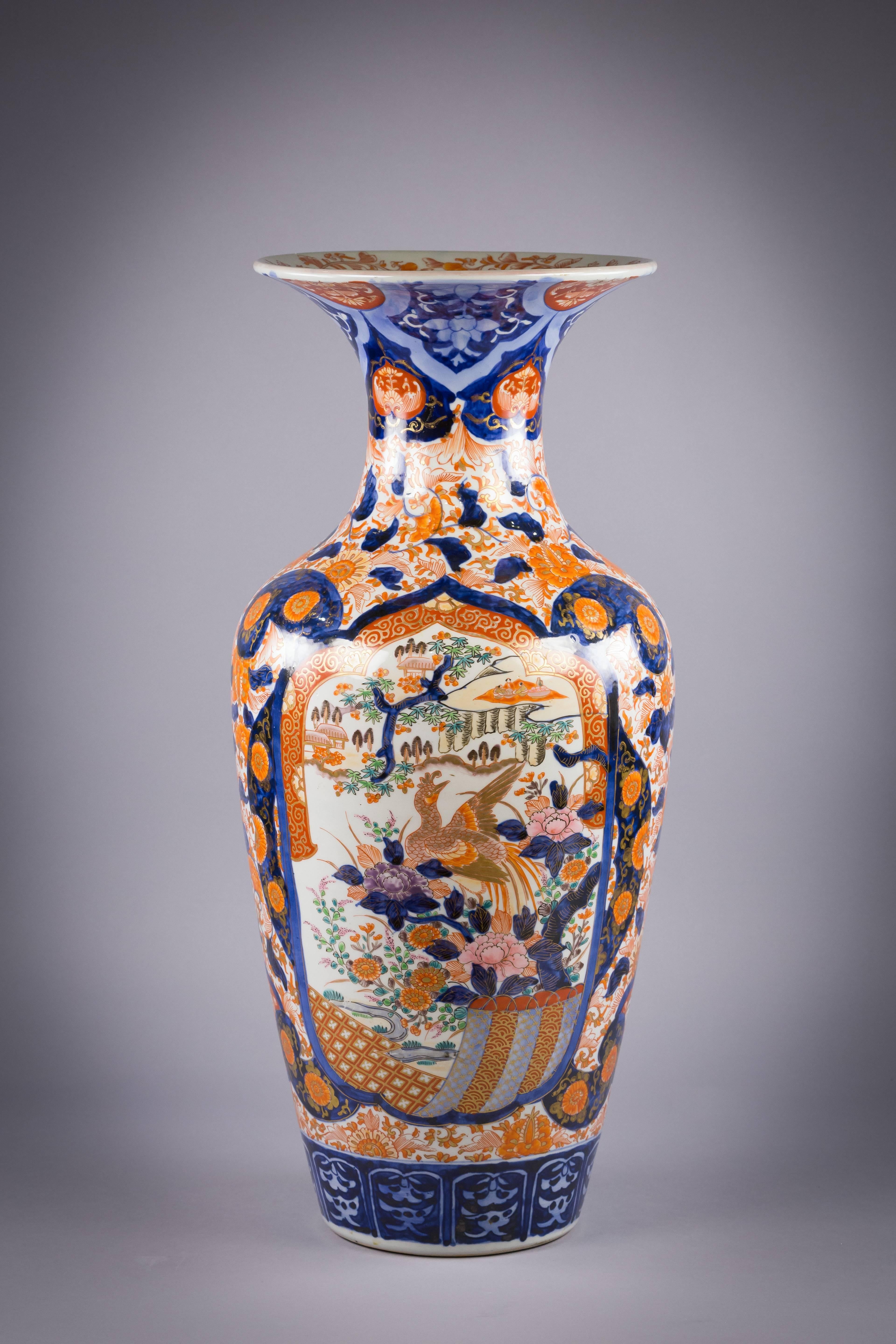 Large Japanese Imari vase, circa 1880.