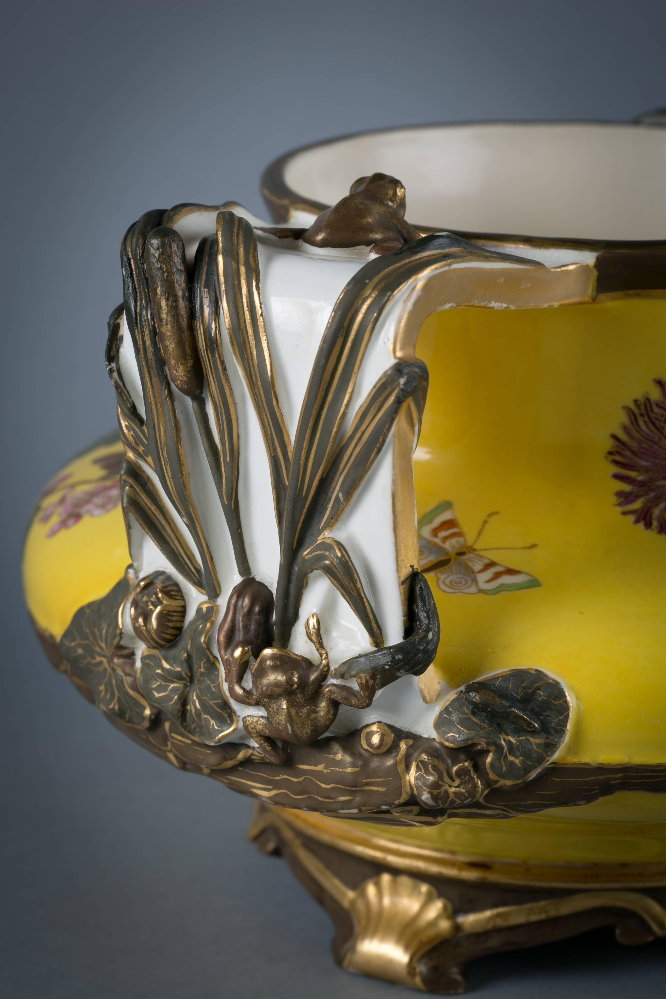 Vase japonais en porcelaine anglaise à fond jaune, Royal Worcester, daté de 1883 Excellent état - En vente à New York, NY