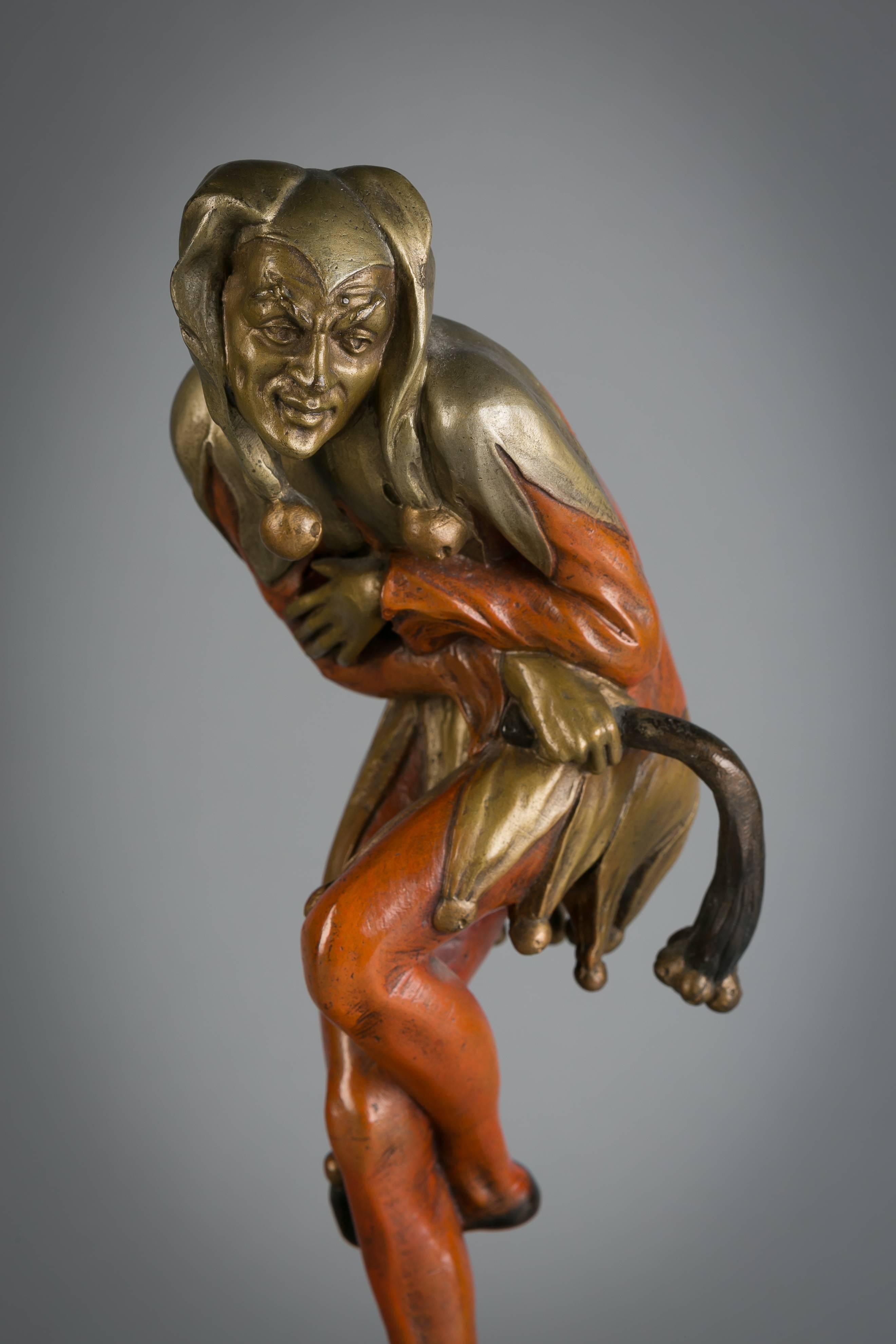 Wiener Jester aus polychromer Bronze auf Onyxständer, um 1900 (20. Jahrhundert) im Angebot