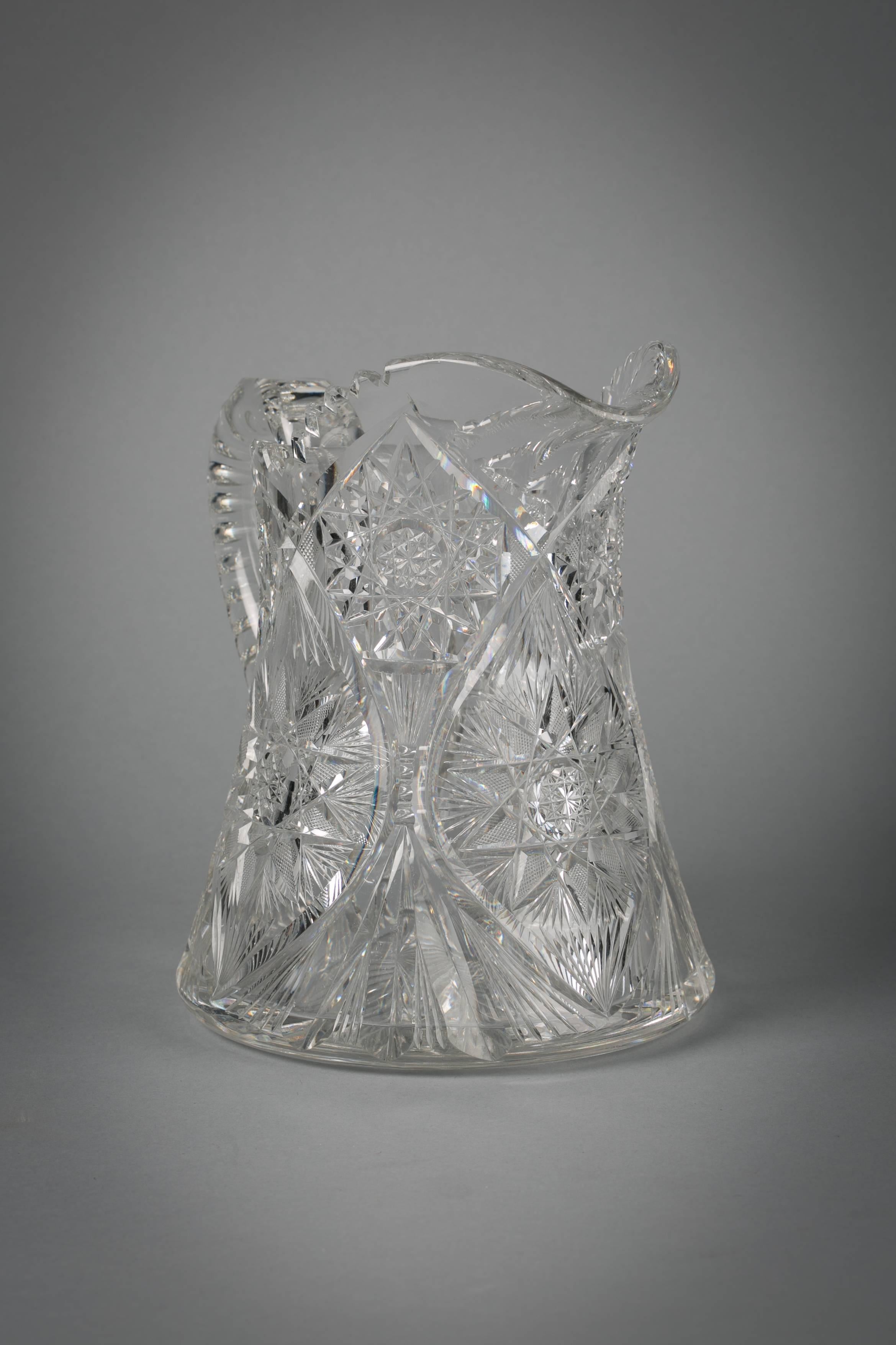 Pichet américain en verre taillé brillant, vers 1900.