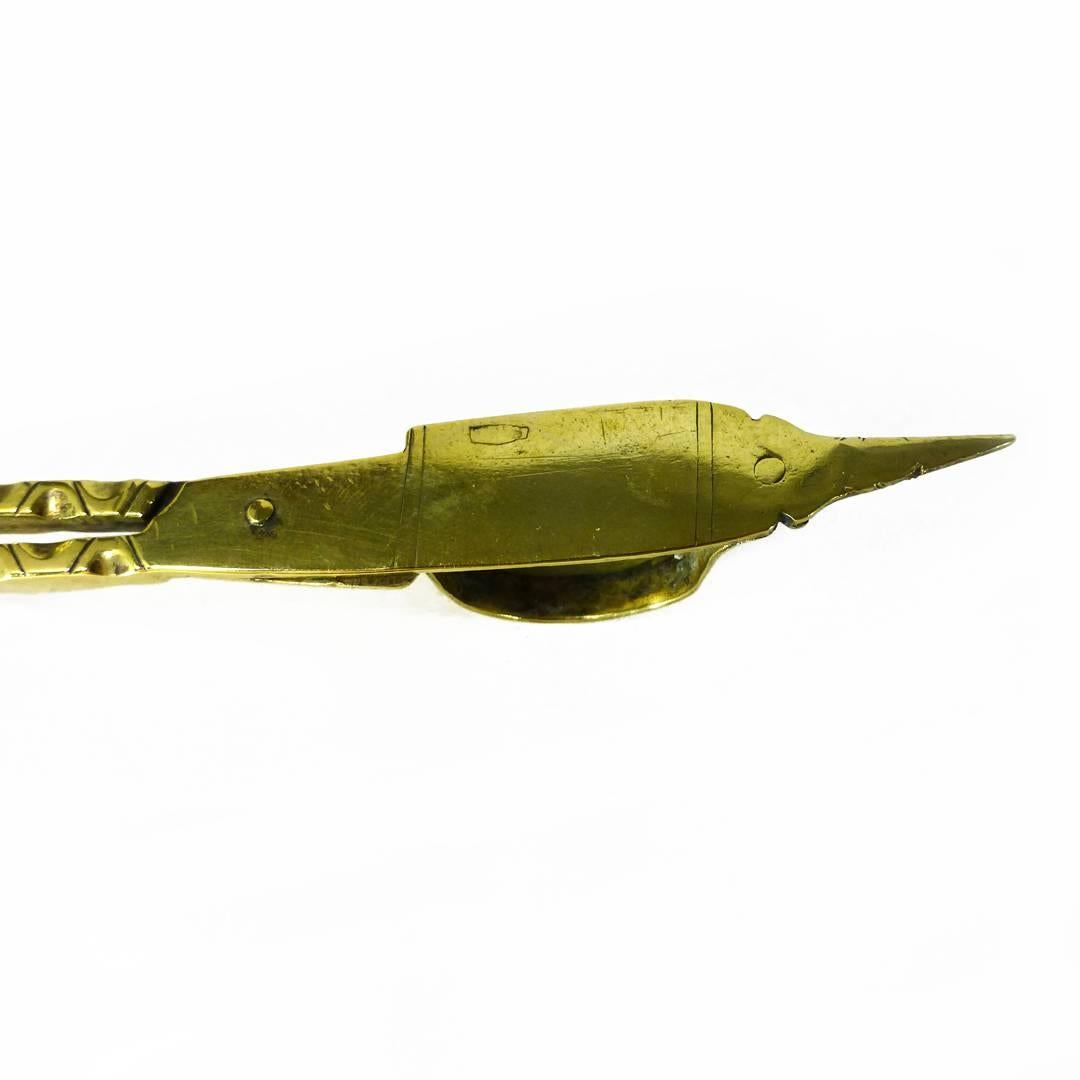 Fine Pair of 17th Century German Brass Snuffers, circa 1685 In Good Condition For Sale In Ambler, PA