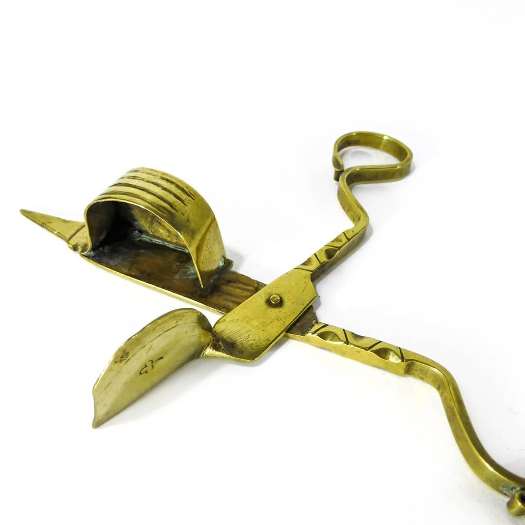 Fine Pair of 17th Century German Brass Snuffers, circa 1685 For Sale 1
