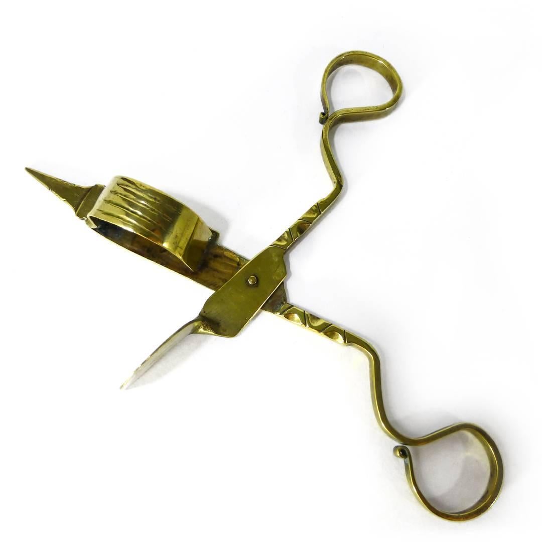 Fine Pair of 17th Century German Brass Snuffers, circa 1685 For Sale 4