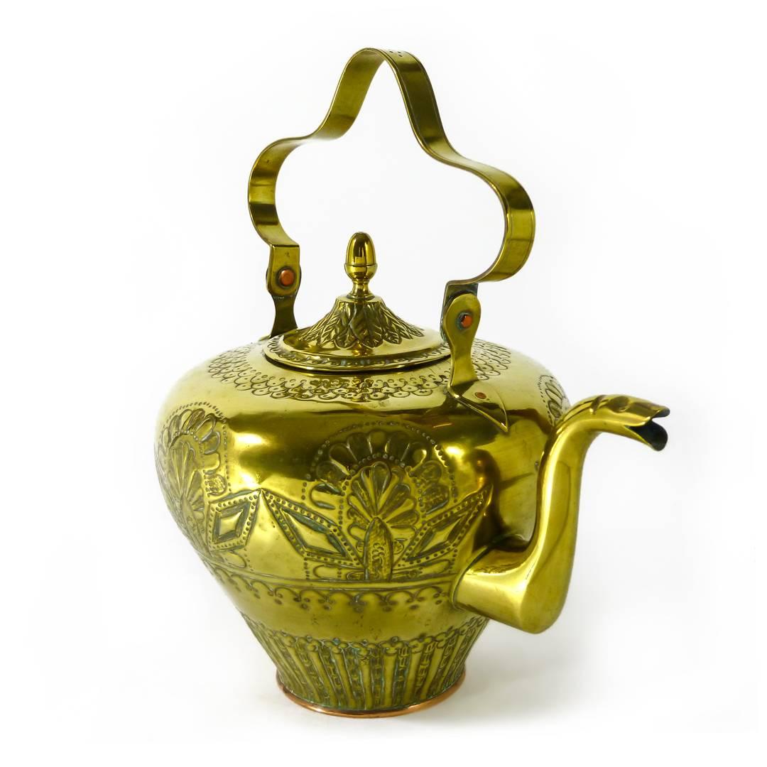 Dutch brass kettle with Repoussé decoration, circa 1765. Swing handle. Dovetailed. Copper base. Maker’s mark on top of Handle. Acorn finial.
Measures: Height 12″,
DOB: 4″.
       