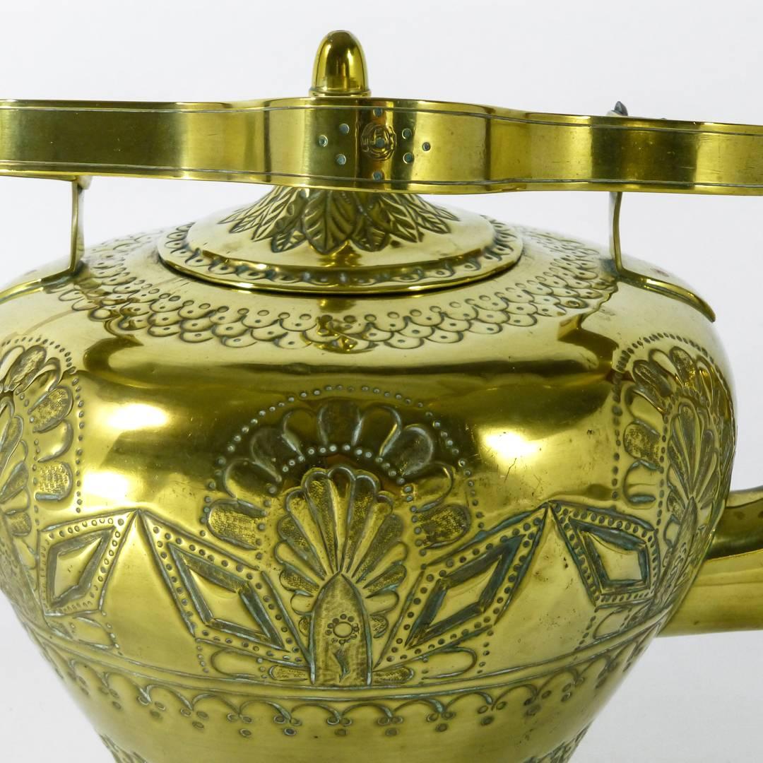 Mid-18th Century Dutch Brass Kettle with Repousse Decoration, circa 1765 For Sale