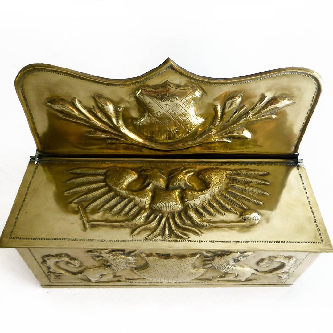 English / Dutch Brass Candle Box, circa 1875 In Good Condition For Sale In Ambler, PA