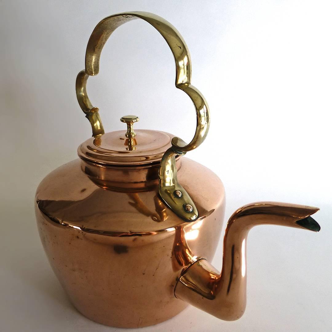 British Large English Copper Teapot, circa 1820 For Sale