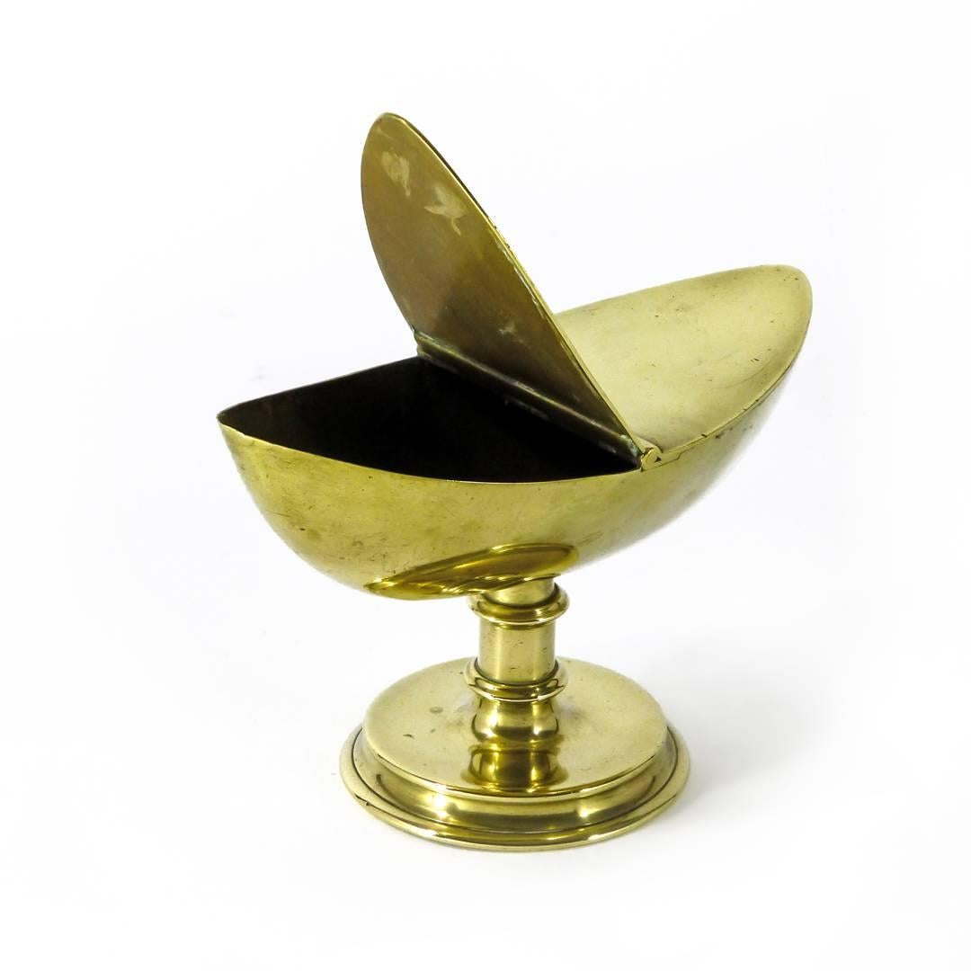English Brass Incense Boat, circa 1800 In Good Condition For Sale In Ambler, PA
