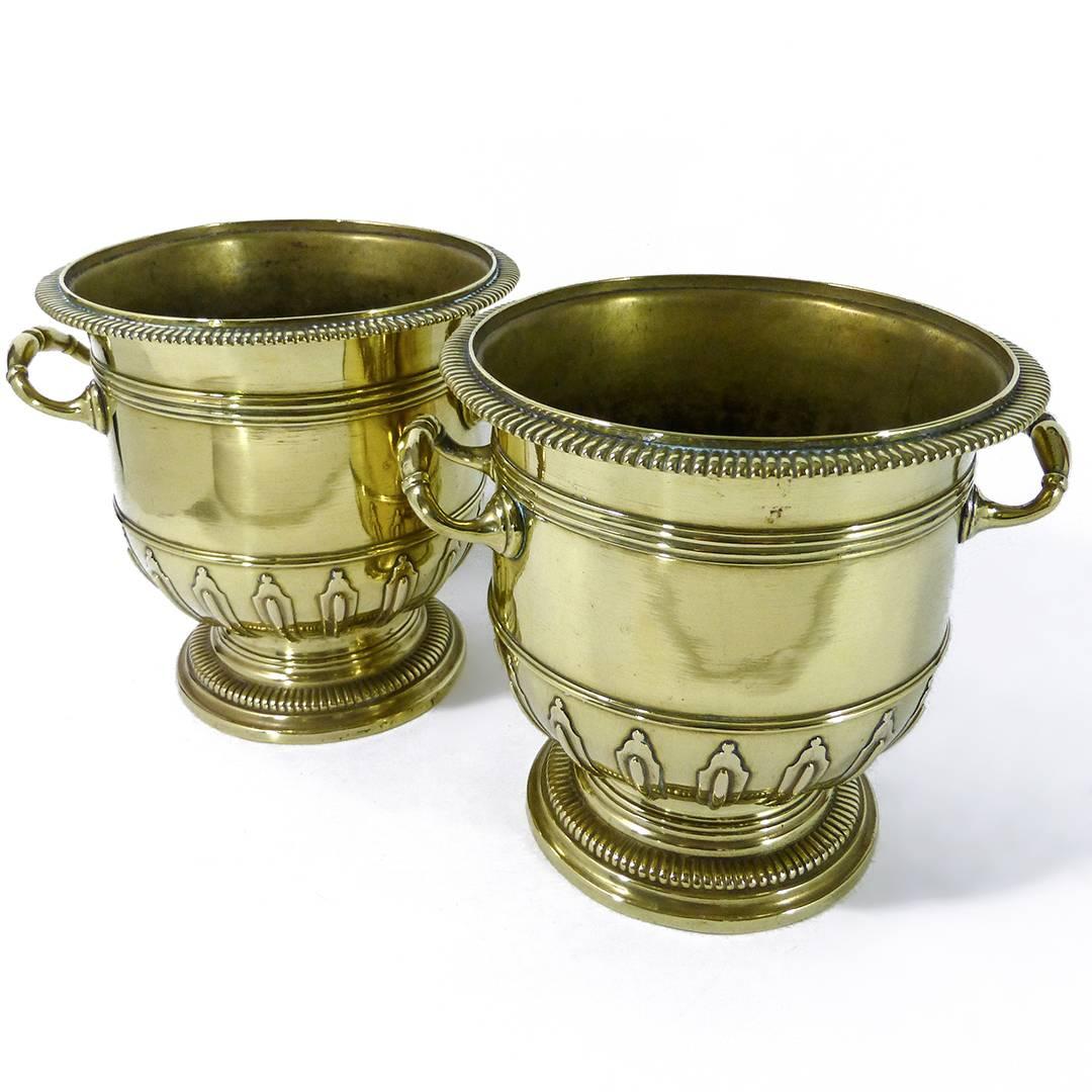 Early 18th Century Pair of Brass Silver Form Huguenot Wine Buckets, circa 1710 For Sale