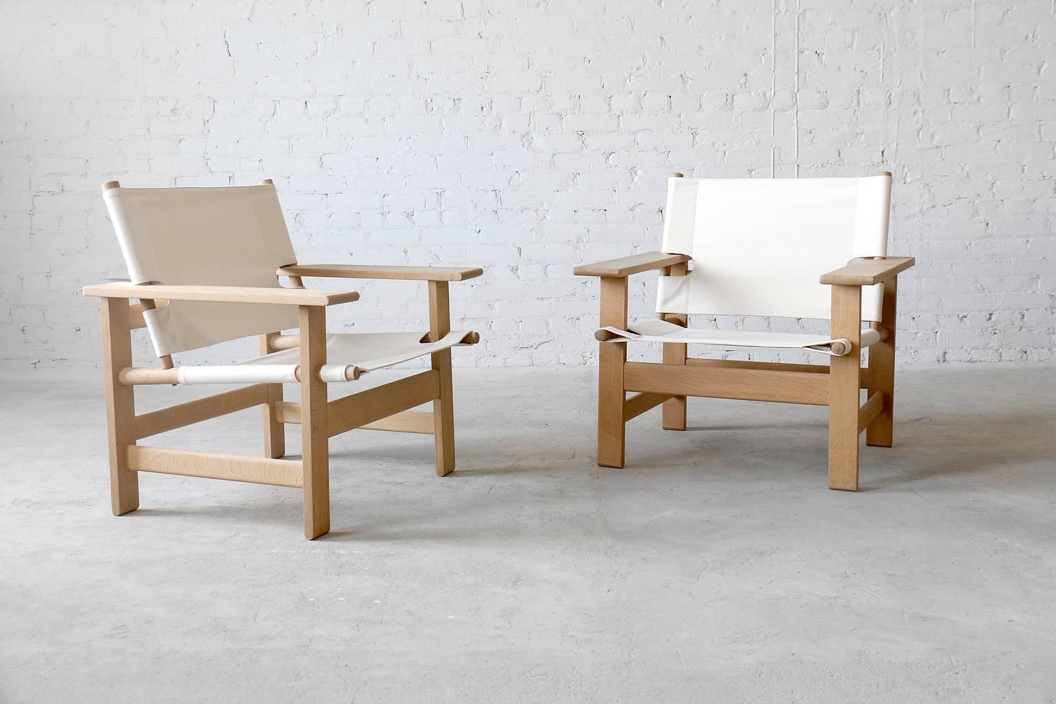 Model #2231.
Designed in 1958.
Solid oakwood frame.
Brand new canvas seat and backrest.
Rarely seen model.

A pair of oak and canvas easy chairs by Børge Mogensen for Fredericia. Loosely based on the design of Mogensen's iconic Spanish chair,