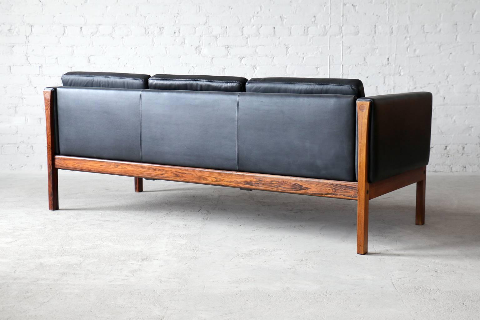 Hans Wegner AP63/3 AP Stolen Rosewood and Leather Sofa Danish Modern In Good Condition In Winnipeg, Manitoba