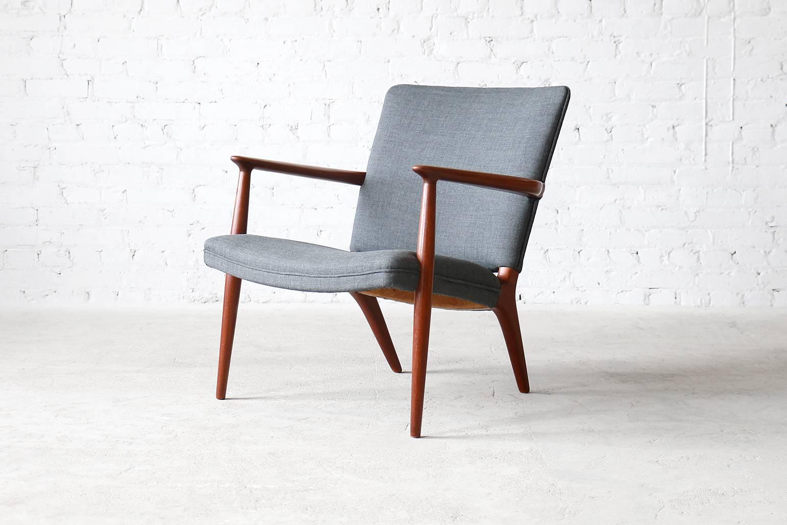 Rare model
Solid teak frame
New Kvadrat remix Danish wool

A very rare Jacob Kjær teak easy chair. This model was presented at the 1955 Copenhagen cabinetmaker's Guild Exhibition and was made in very few numbers. We've recovered it in Kvadrat