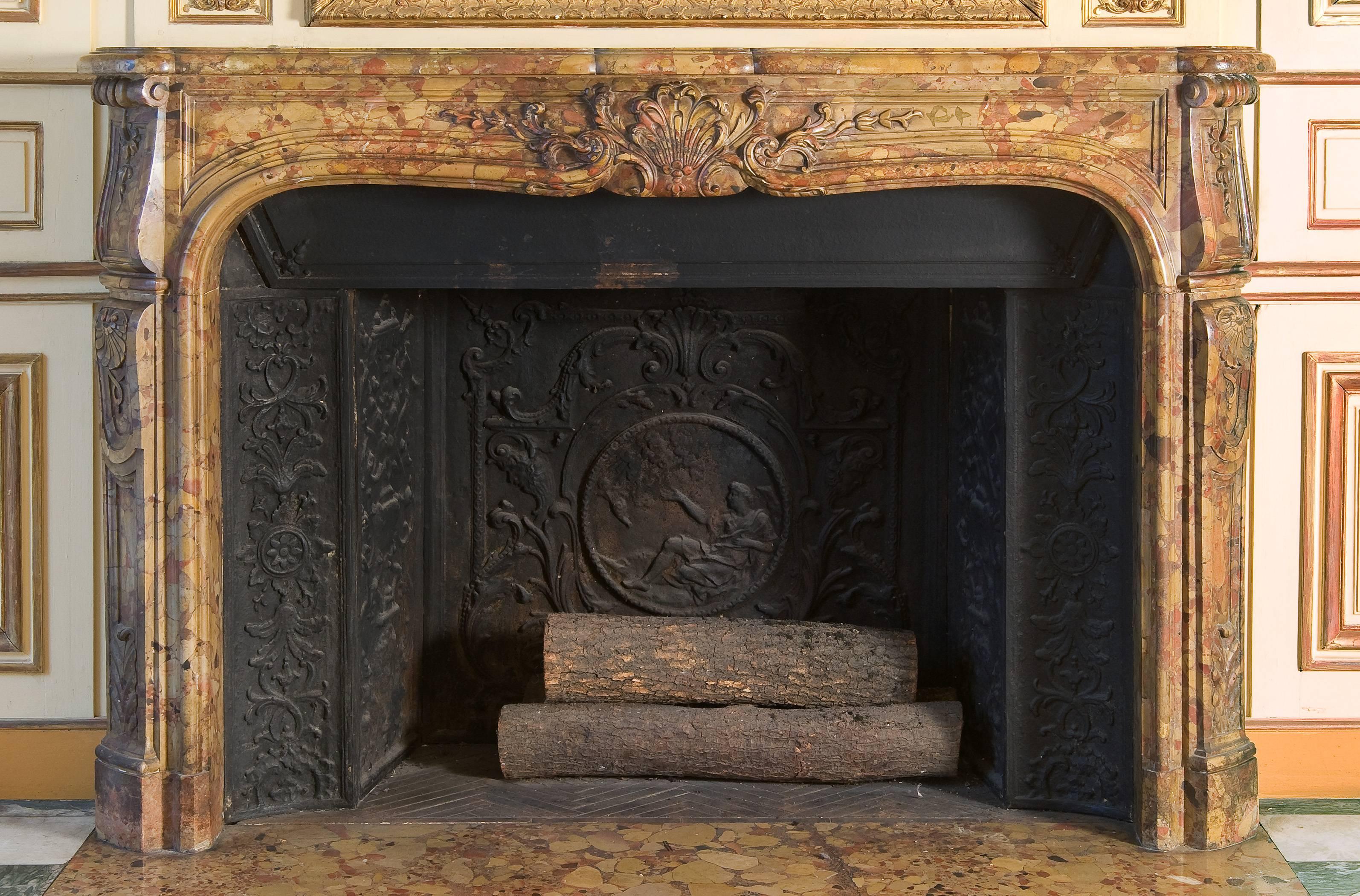 Fireplace in Alep Brêche Marble, Louis XV Period, 18th Century In Good Condition In Paris, FR