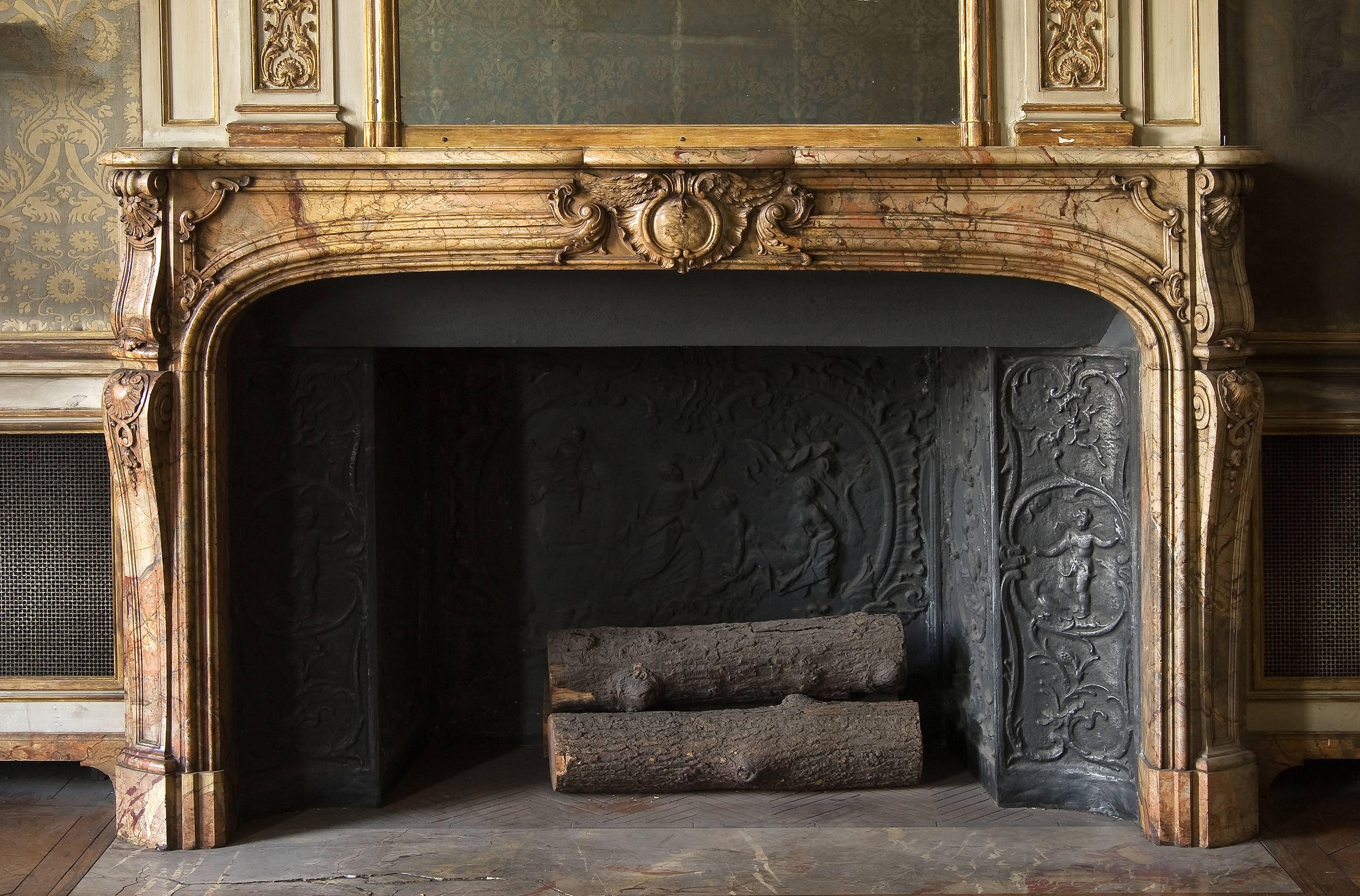 Beautiful Fireplace in Saracolin, Louis XV Period, 18th Century In Good Condition For Sale In Paris, FR