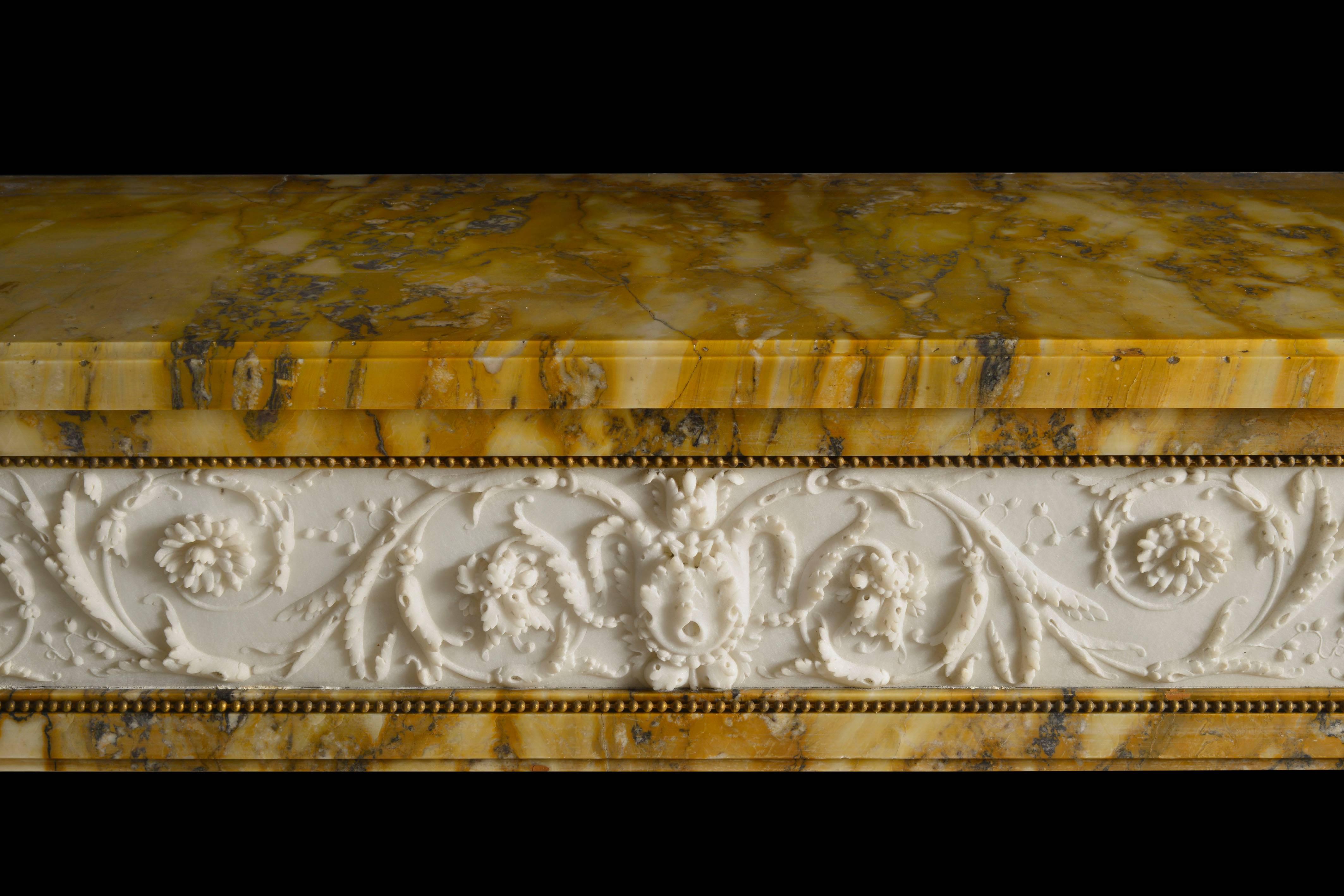 A Louis XVI Style Yellow Marble Fireplace, 19th Century, circa 1803-1810 In Excellent Condition For Sale In Paris, FR