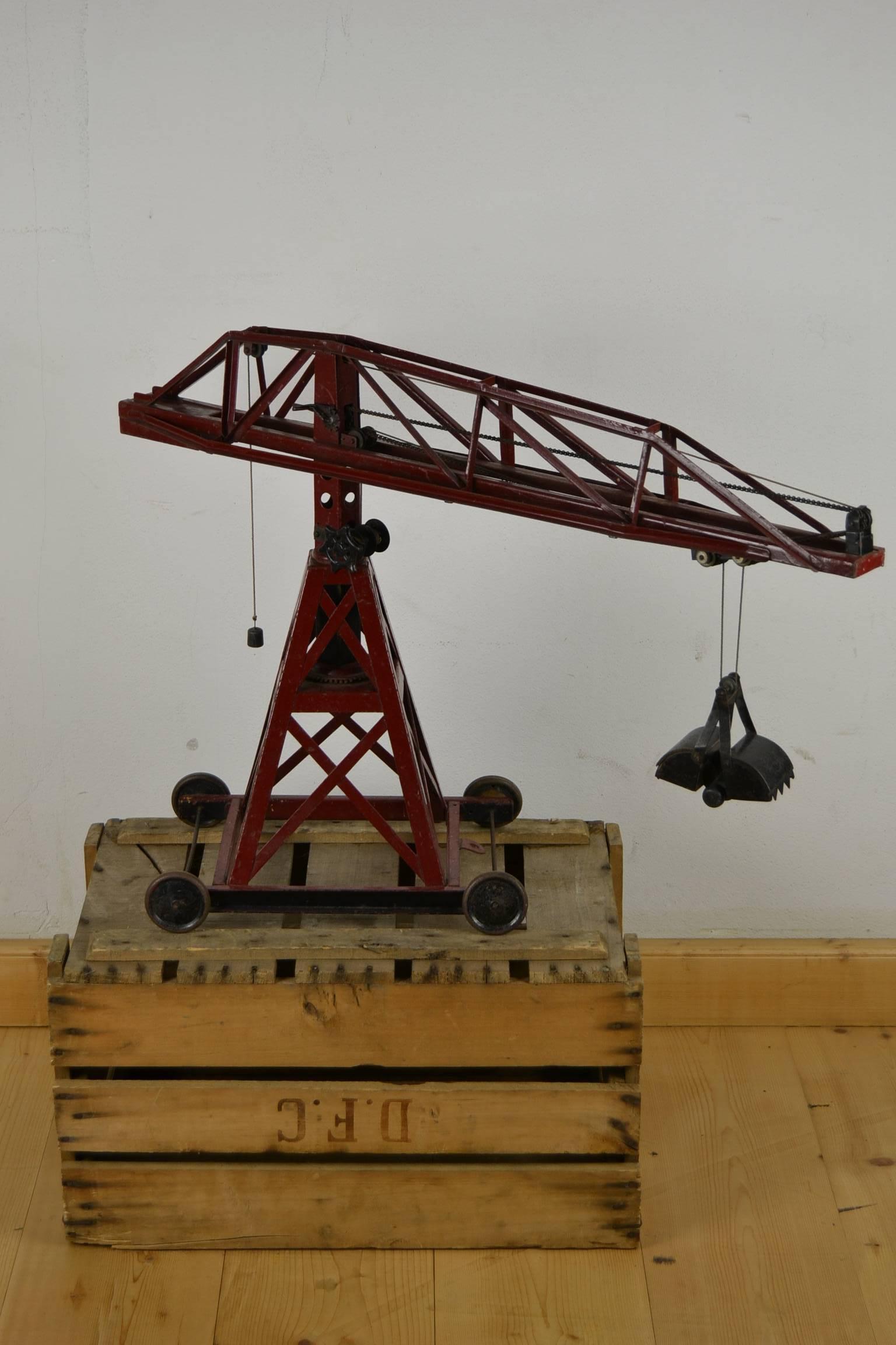 1920s Bing Toys Large Heavy Metal  Building Crane, Bing Brothers Germany  In Good Condition In Antwerp, BE