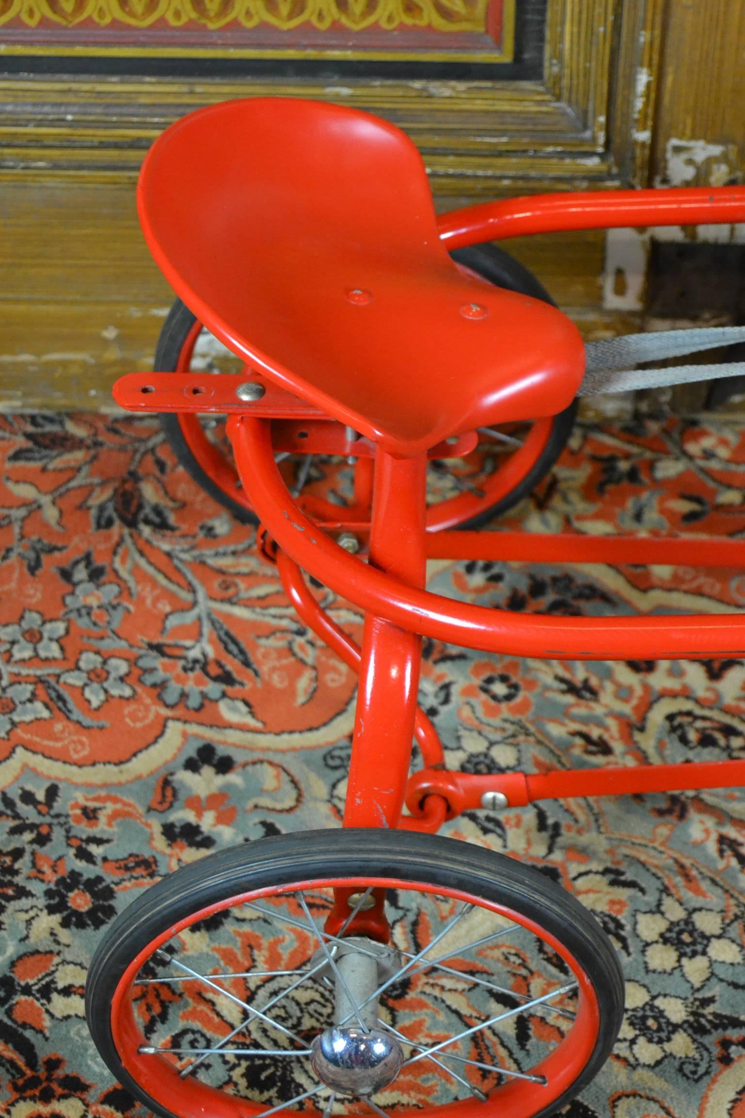 Mid-Century Modern Tricycle soviétique vintage à pédales:: jouet de cheval:: années 50