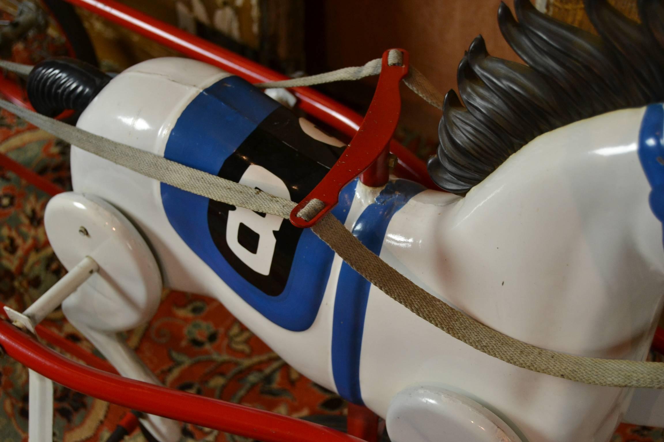 Tricycle soviétique vintage à pédales:: jouet de cheval:: années 50 Bon état à Antwerp, BE