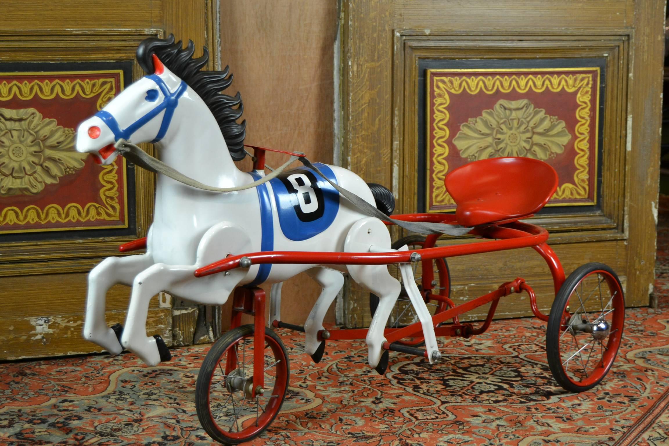 Caoutchouc Tricycle soviétique vintage à pédales:: jouet de cheval:: années 50