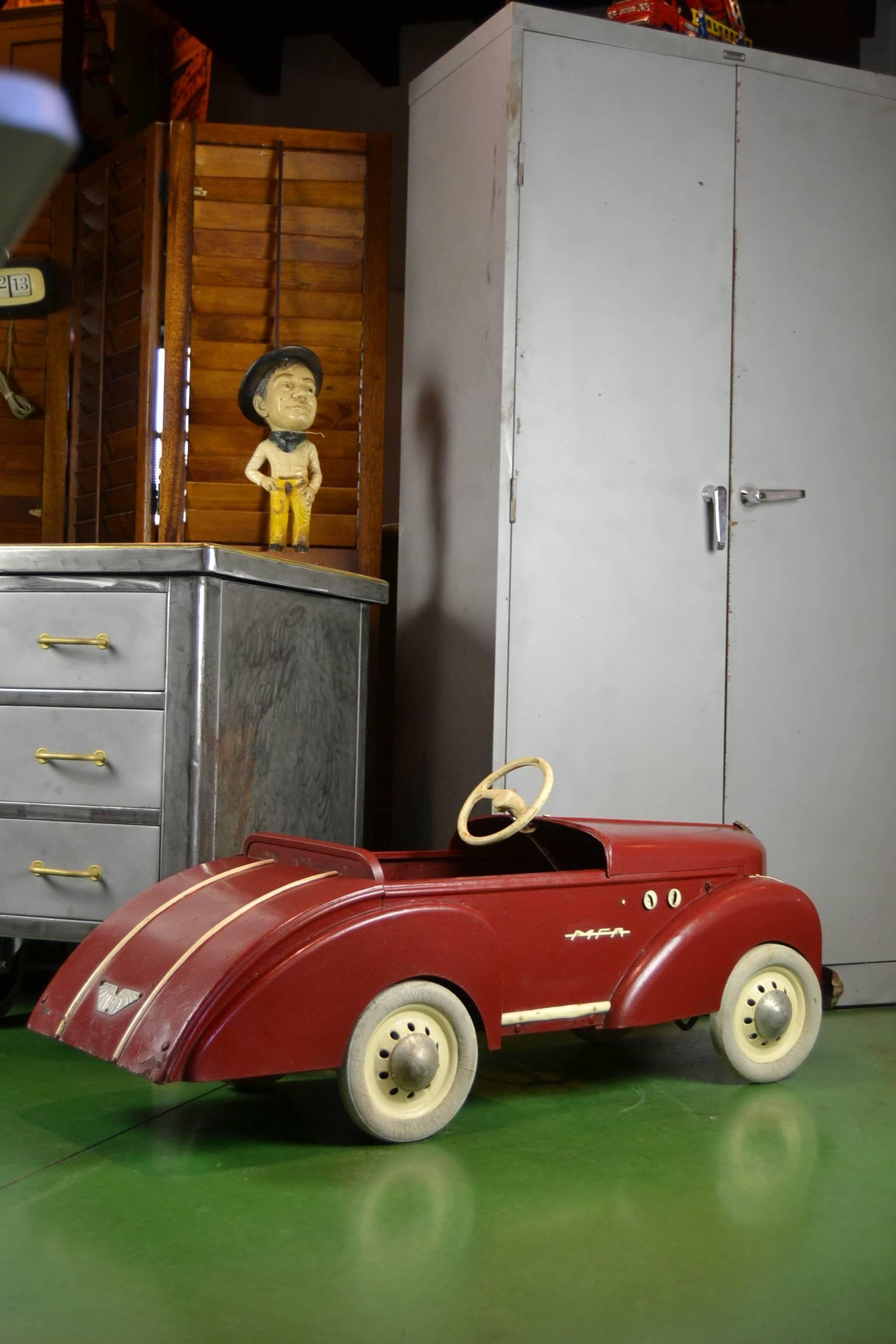 Stunning Pedal Car Peugeot 203 by MFA, 1953 In Good Condition In Antwerp, BE