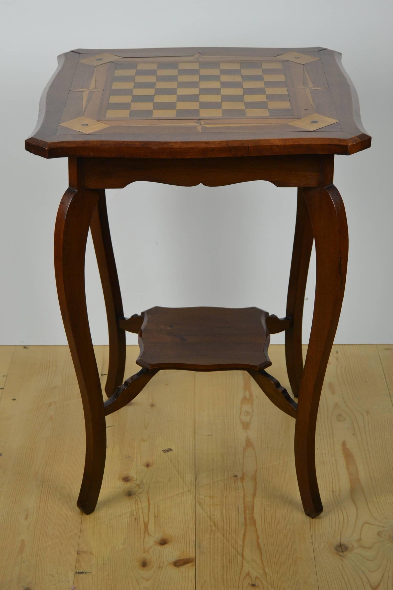 Antique game table, card table, side table.
Nice design of beautiful inlaid wood.
Theme playcards: Spades, hearts, clubs and diamonds.

