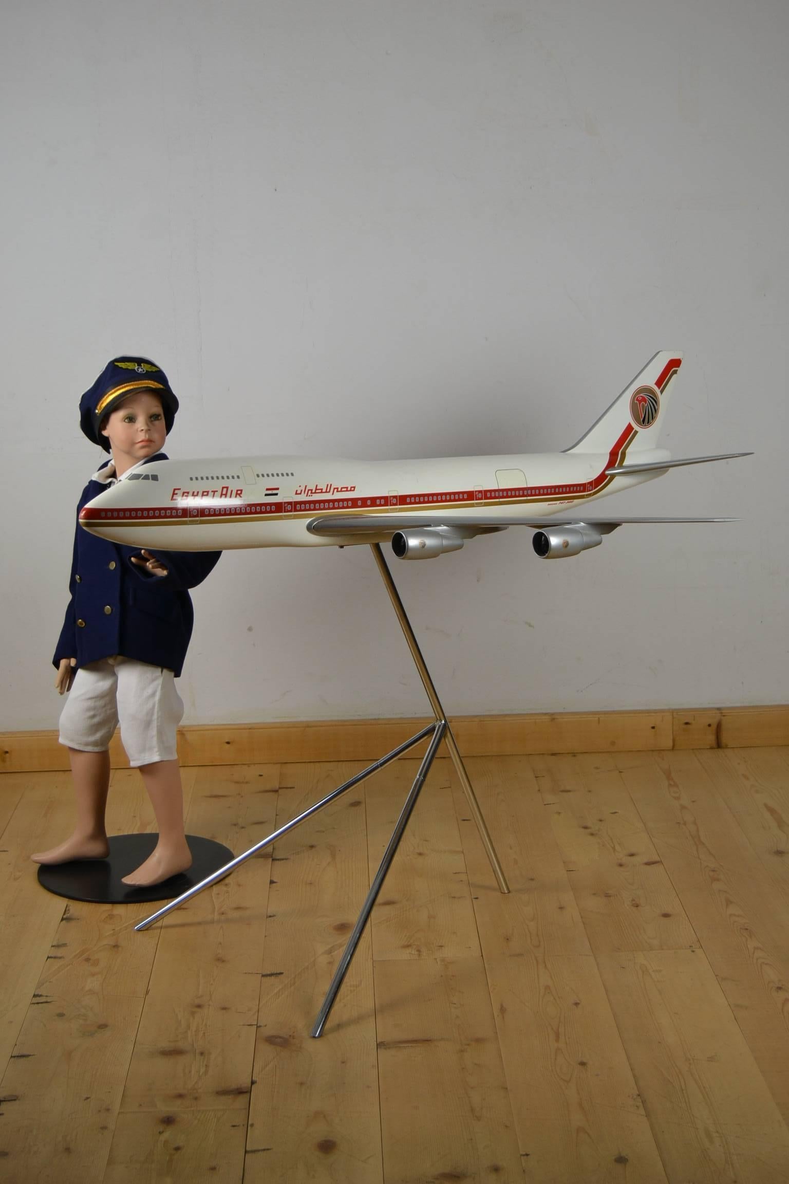 Impressive airplane scale model - promotional scale model for travel agency. 
Large display Type Boeing 747 - 300 for Egypt air. 
Wing span: 47.24 inch or 120 cm. 
Height: 39.37 inch or 100 cm. 
Width: 55.11 inch or 140 cm. 
Made of fibreglass