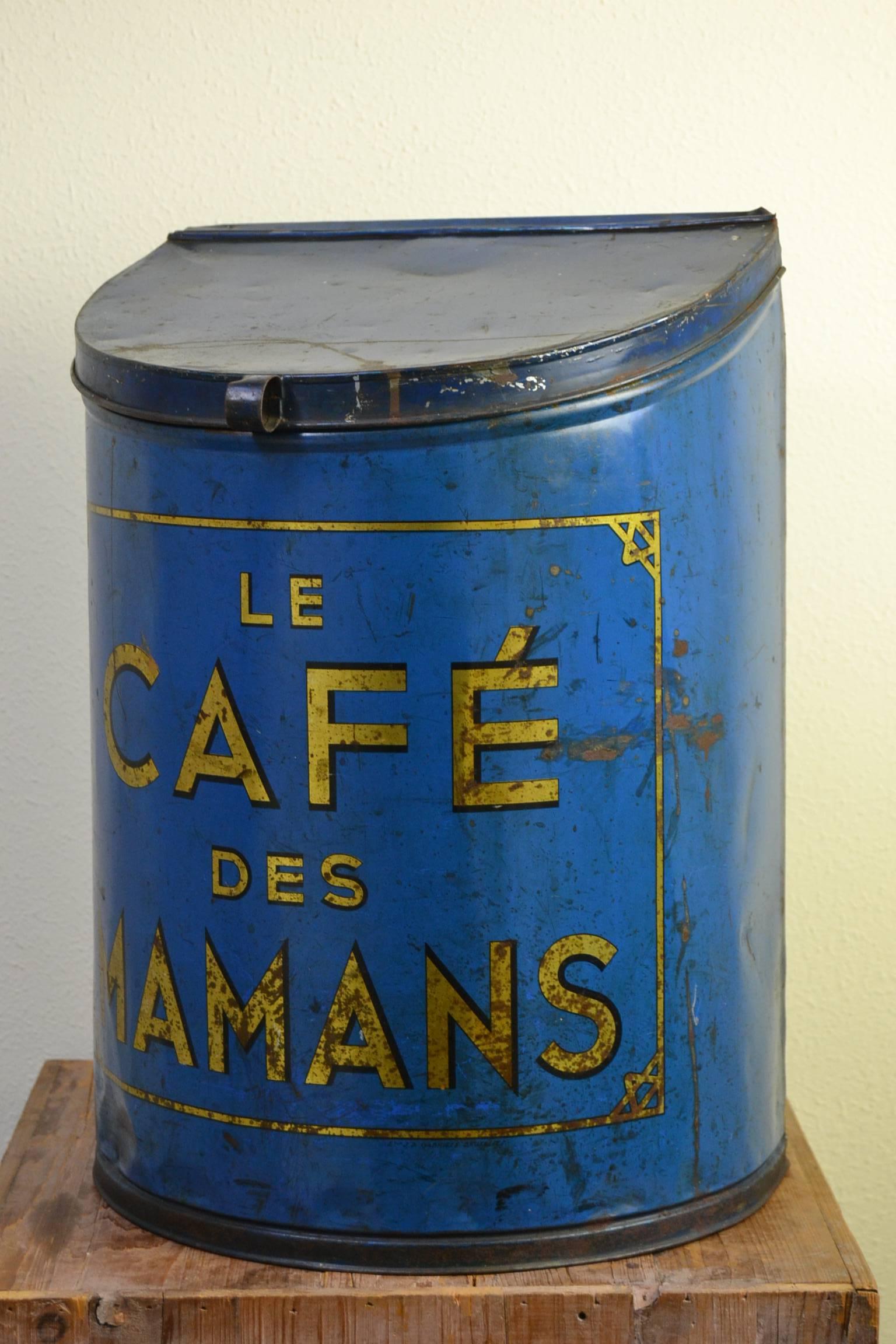 Exceptional rare big tin coffee box, coffee bin, coffee container, decorative box. Exceptional for his color; blue with lithograph gold inscription; as they are mostly red and special because of the text: Le café des mamans or moms coffee, what