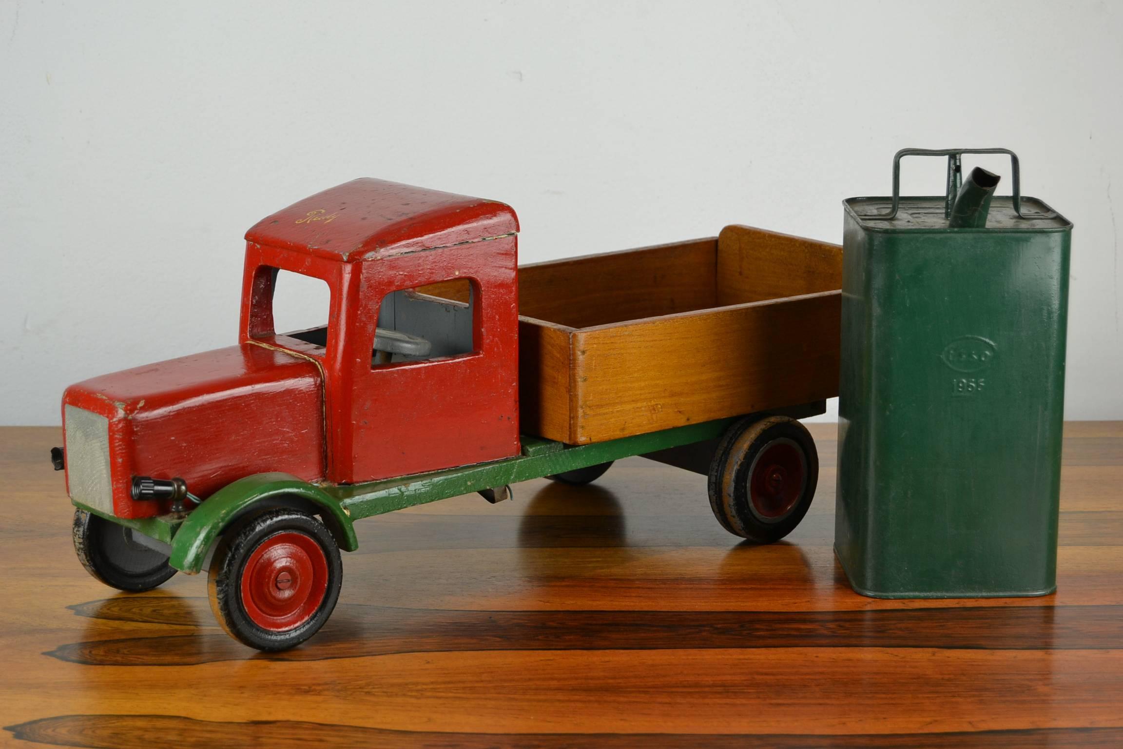 Measures: Large (63cm / 24.80 inch length) vintage painted wood toy dump truck with wooden tires, bakelite headlights and switch at the bottom.
One-of-a-kind Folk Art toy truck with beautiful patina, original age wear.
Children's toys, toys for