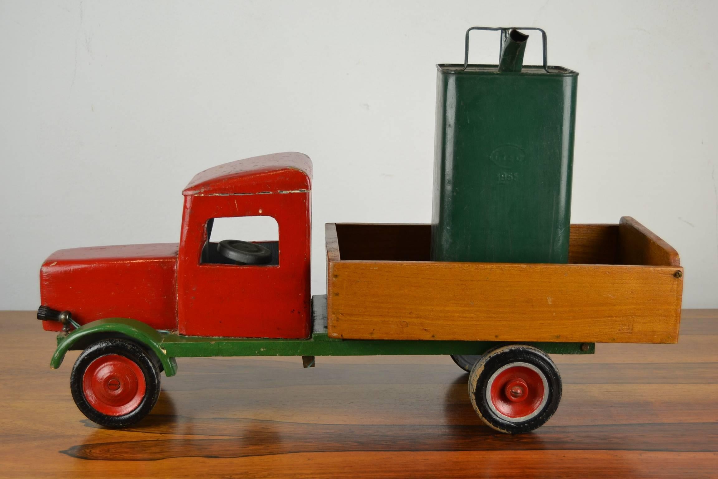 Large Wooden Antique Toy Dump Truck, 1940s In Excellent Condition In Antwerp, BE