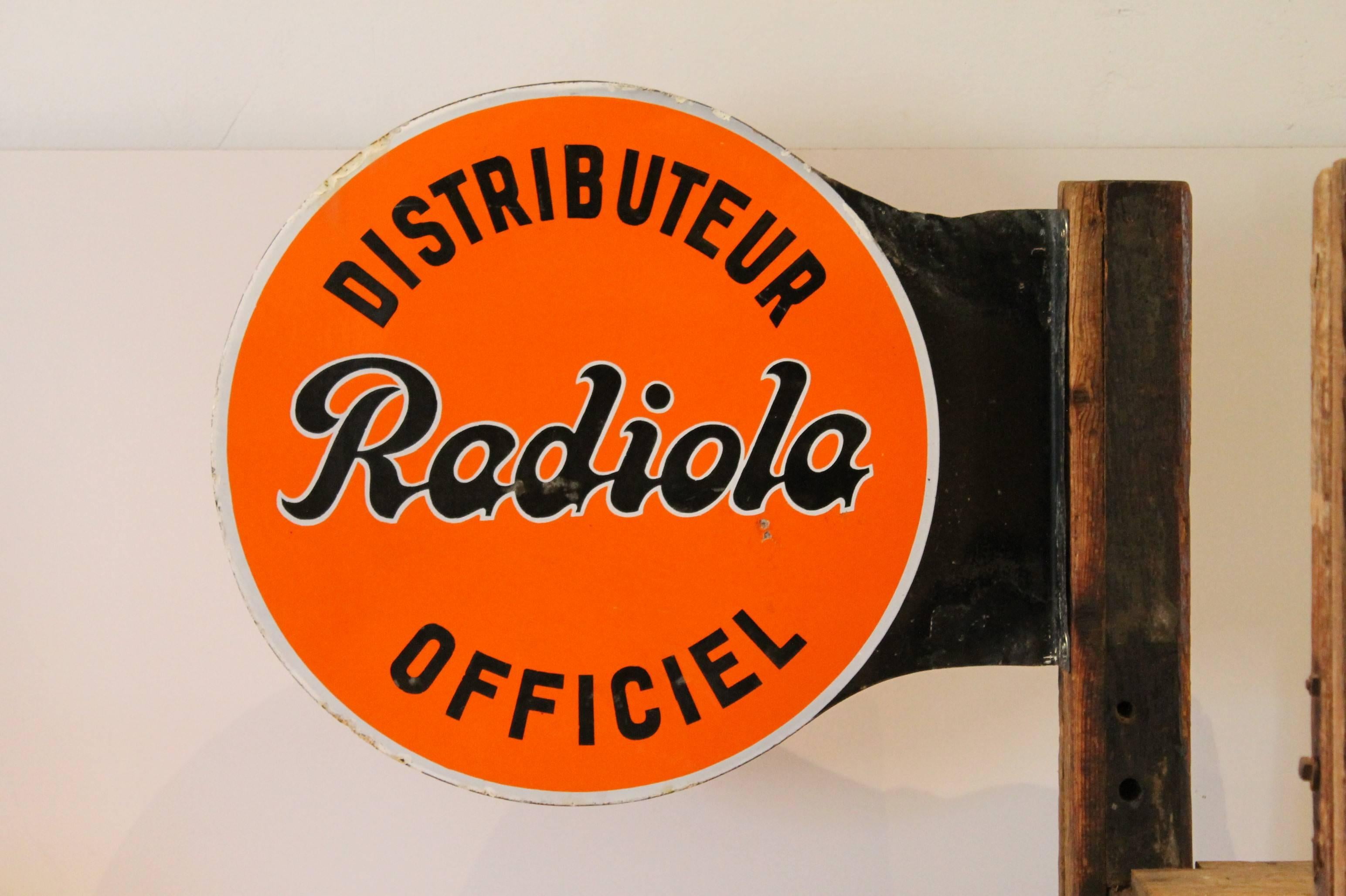 Vintage Double-Sided Enamel Sign Radiola, 1950s im Zustand „Gut“ in Antwerp, BE