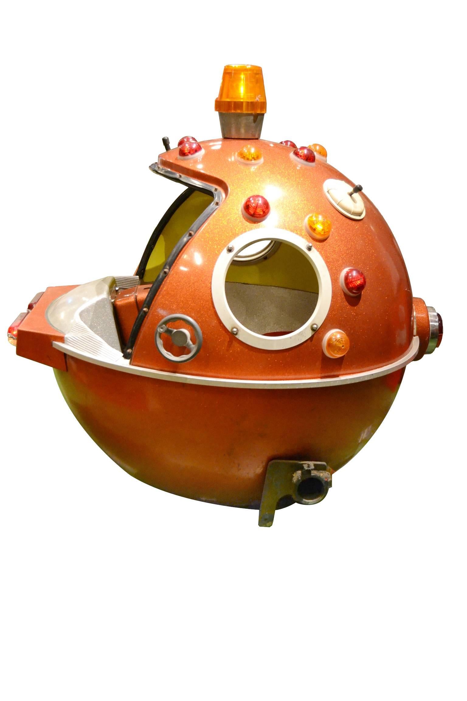 1970s Space Age Carousel Shuttle/Capsule Sputnik Style In Excellent Condition In Antwerp, BE