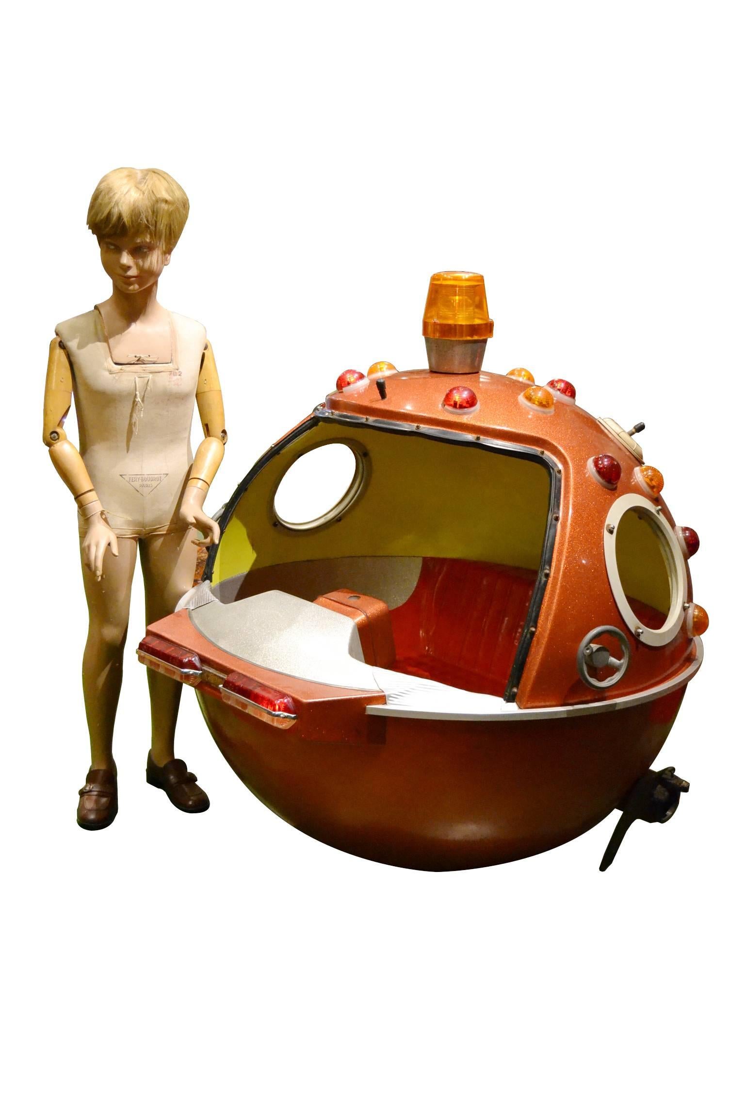 Marvelous Vintage Special Carousel / fairground Sputnik Capsule, space age space shuttle, space capsule, spaceship - time capsule - Ufo - space ball.
1970s extraordinary piece - children's furniture 
as a game room - game chair - children's chair