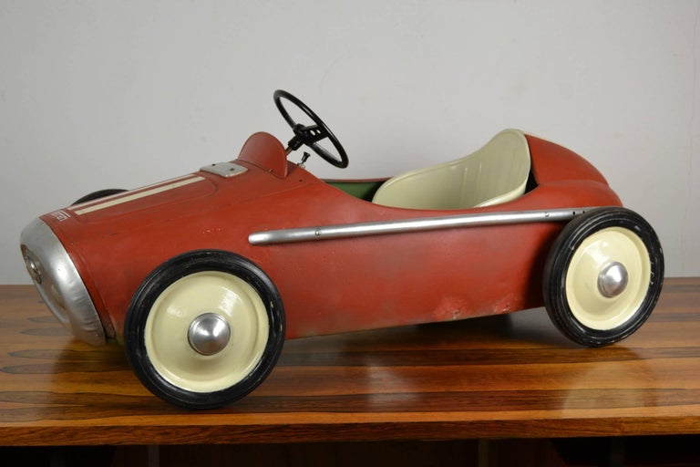 Sold at Auction: voiture pour enfant à pédales Peugeot 404 de marque MG  (morellet guérineau)