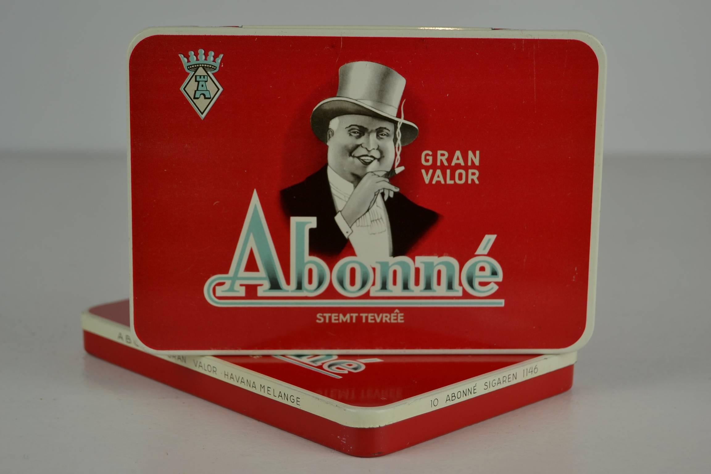 1950s Red Cigar Boxes with man and top hat for Abonné Gran Valor , Netherlands  In Good Condition For Sale In Antwerp, BE