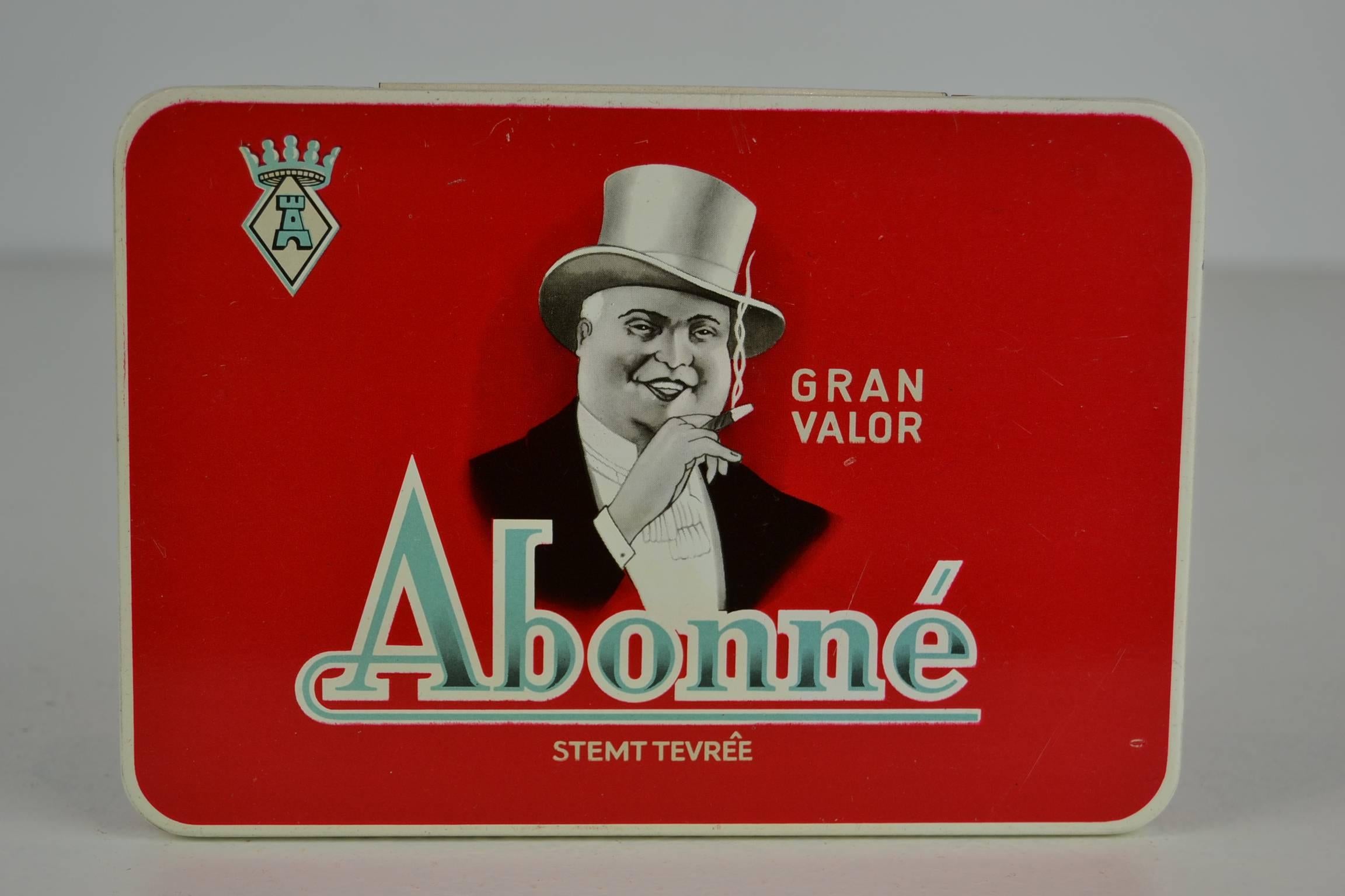 1950s Red Cigar Boxes with man and top hat for Abonné Gran Valor , Netherlands  For Sale 1