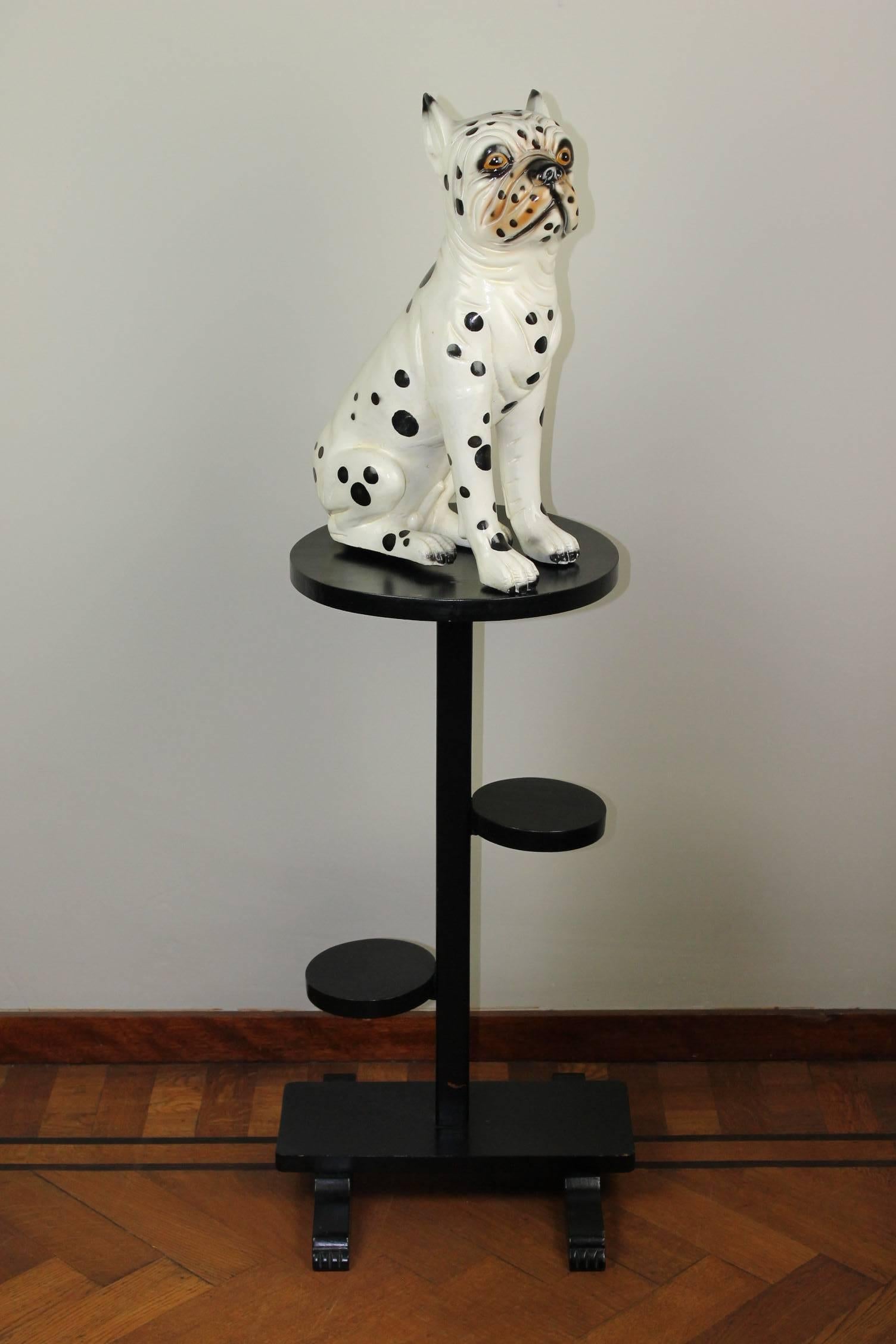 Handbemalte Hundeskulptur aus Keramik aus den 1960er Jahren.
Diese Vintage Keramik Welpe Hund - Dogge Hund Welpe  - kleiner Dalmatiner Hund - Dalmatiner Bulldogge 
Die Skulptur ist so bezaubernd. Diese Hundefigur hat ein weißes Fell mit schwarzen